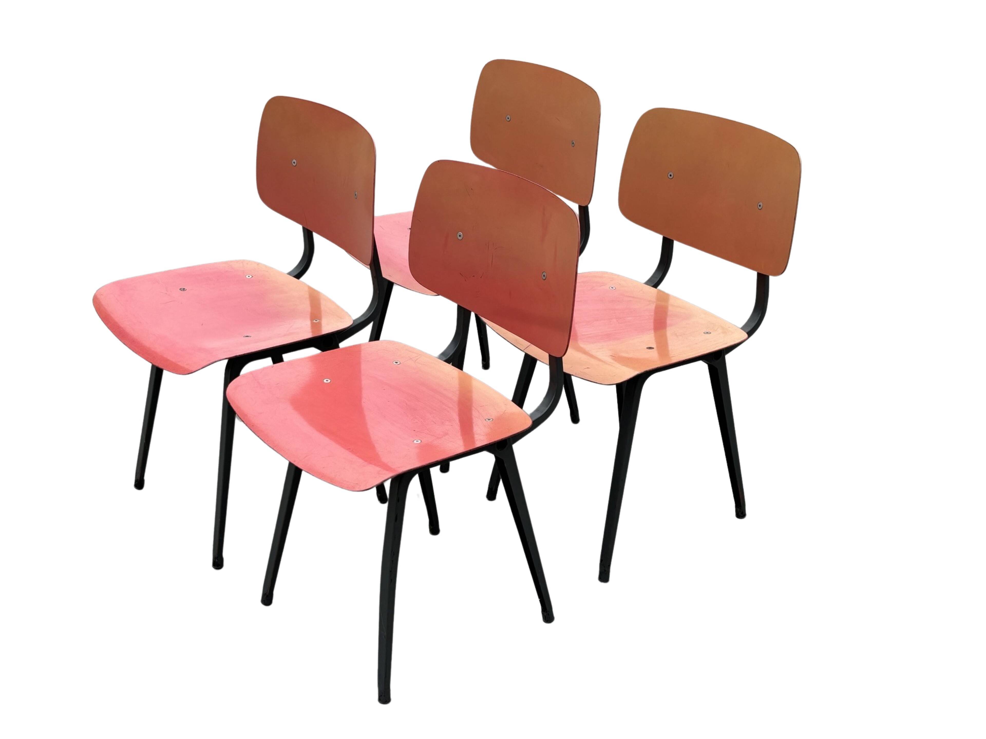 Vintage set of 4x Friso Kramer Revolt chairs Ahrend de Cirkel dutch design