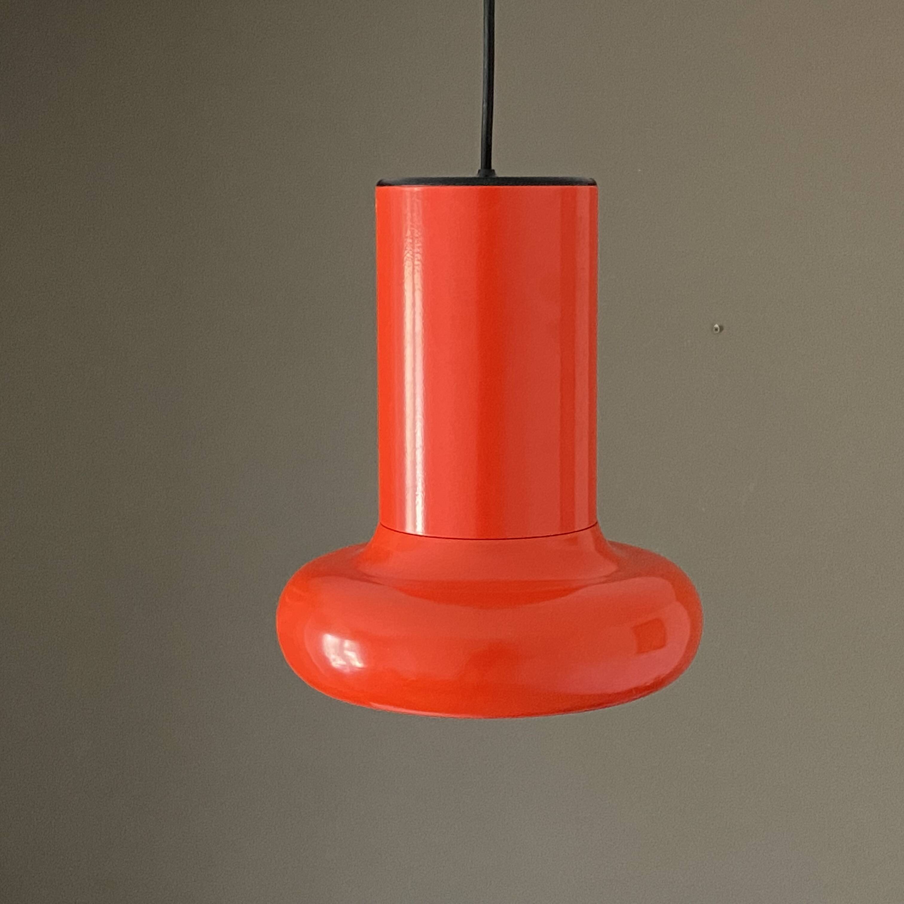 Lot de 2 suspensions lita. 1970. Modèle 6062.