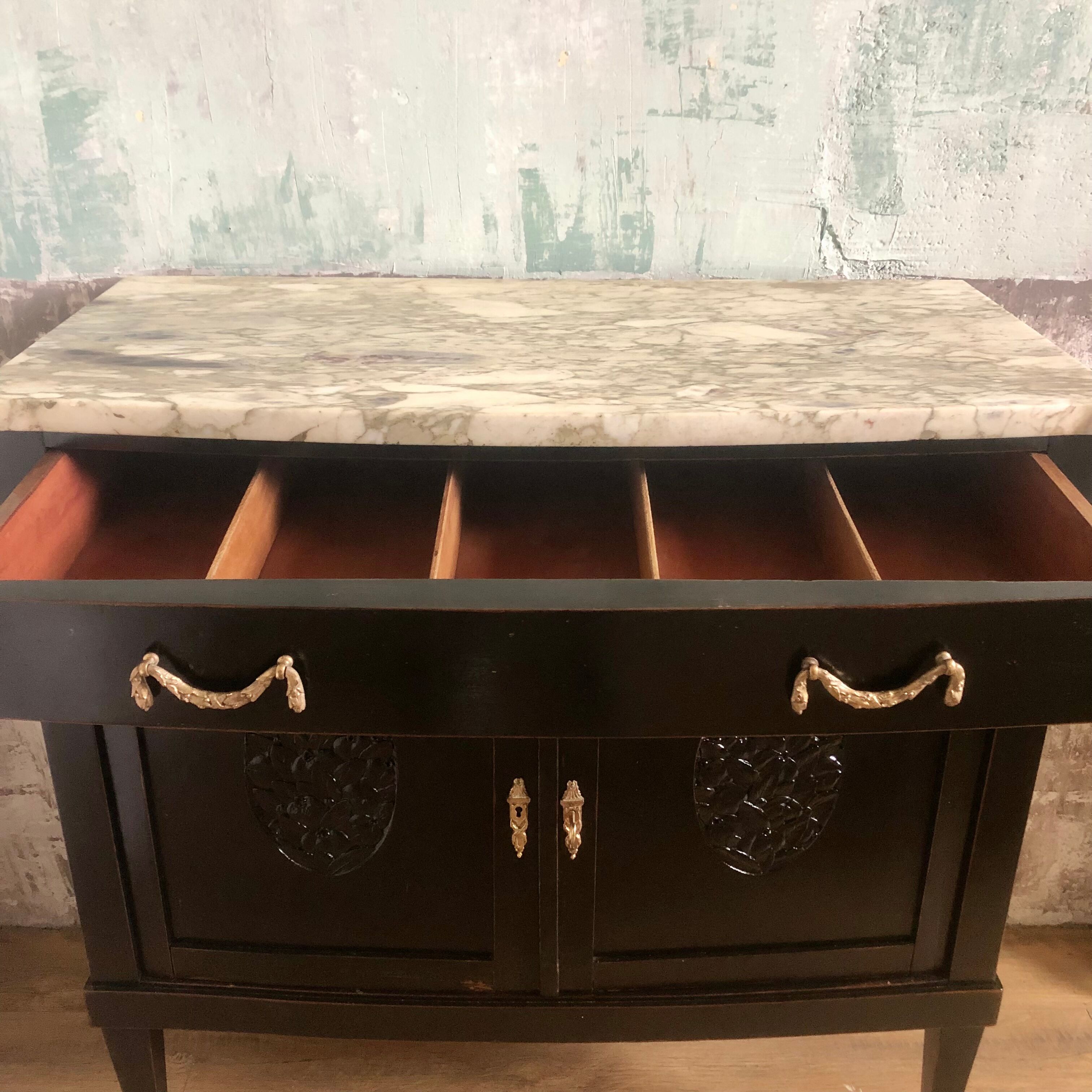 Ancien buffet en bois, marbre blanc