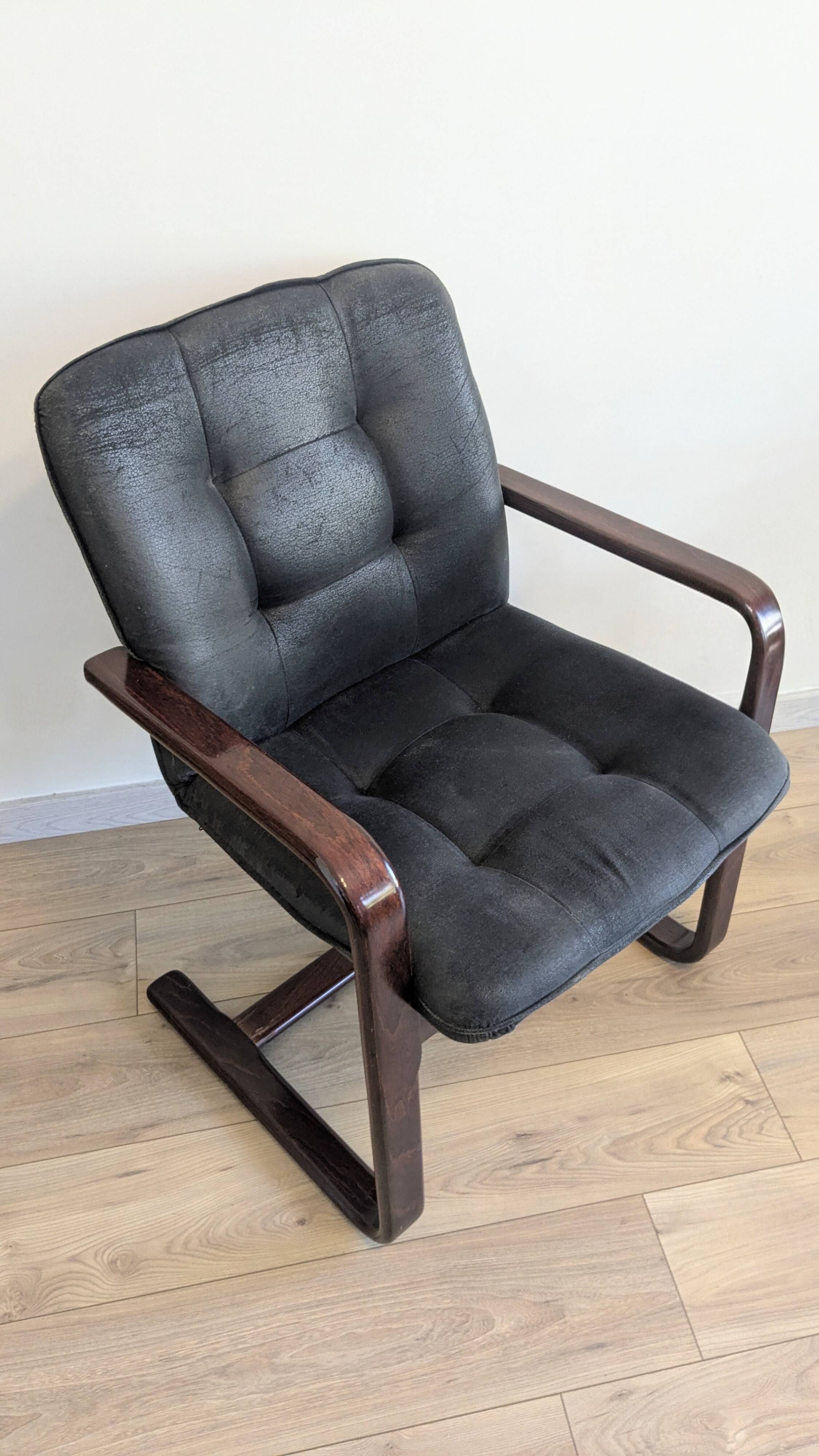 Pair of vintage cantilever armchairs in rosewood veneer.