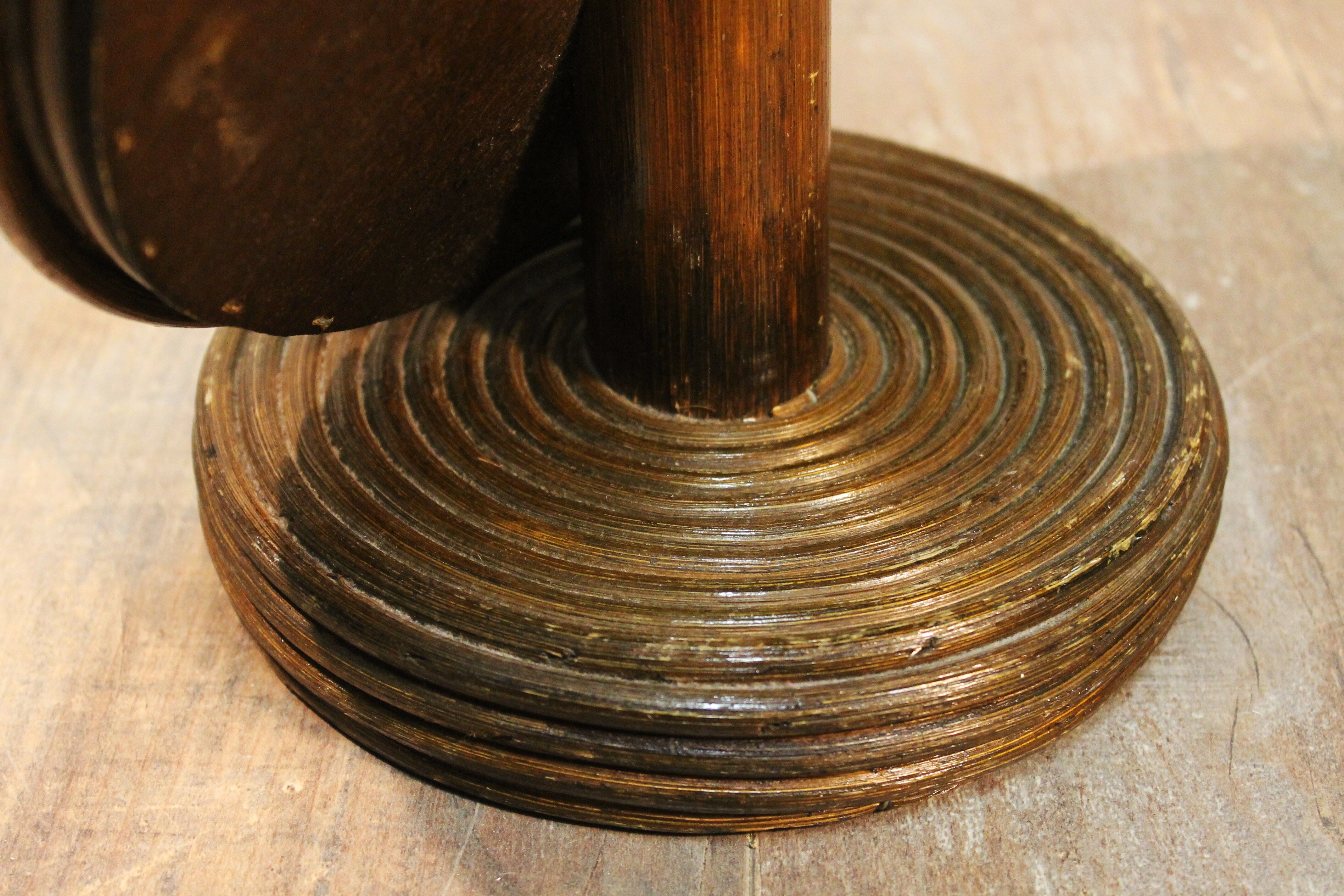 Mirror rattan on foot 60s size 30x29cm