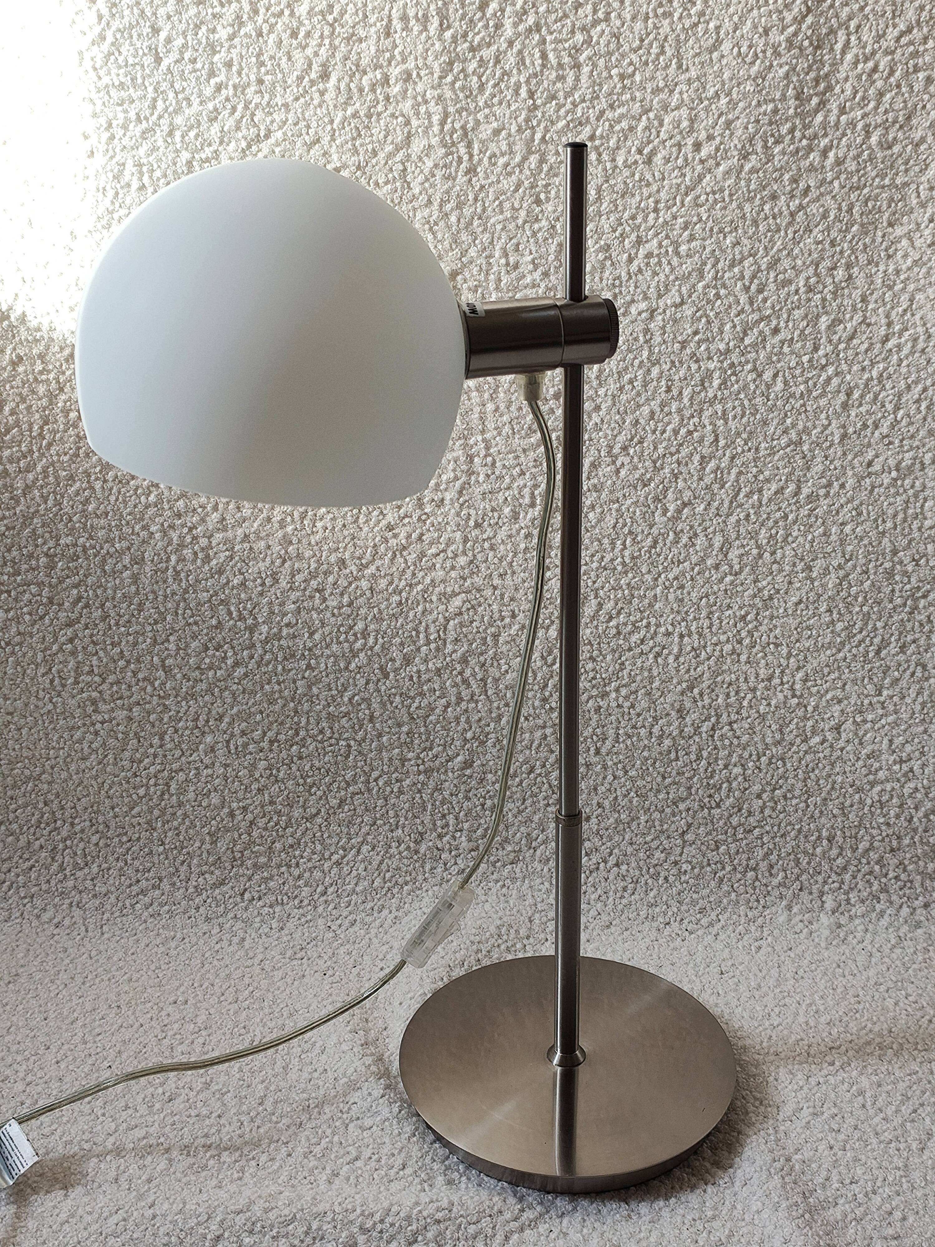 Table lamp from Mathias.
