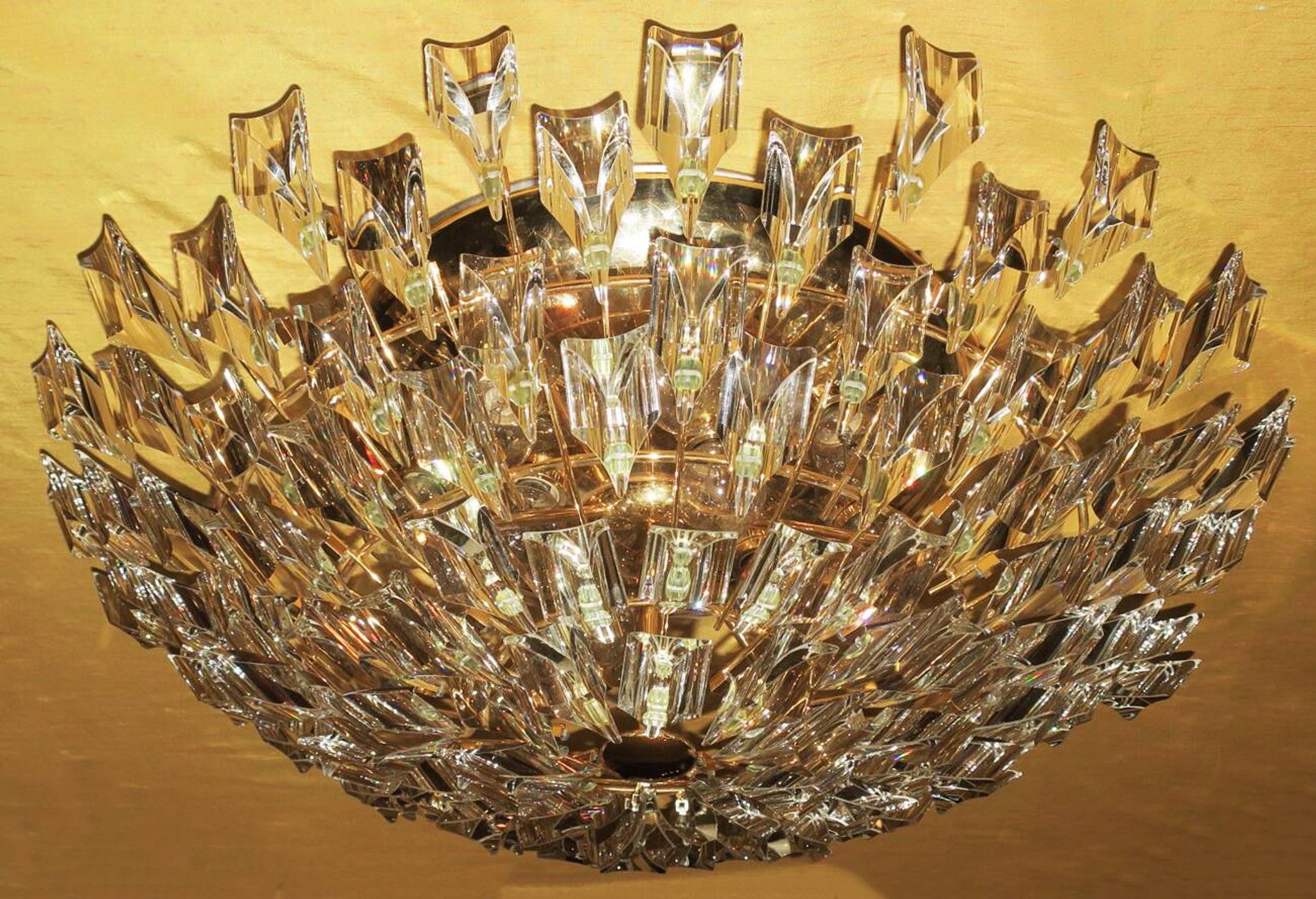 Stilkronen gold-plated brass and crystal glass chandelier, Italy 1970s