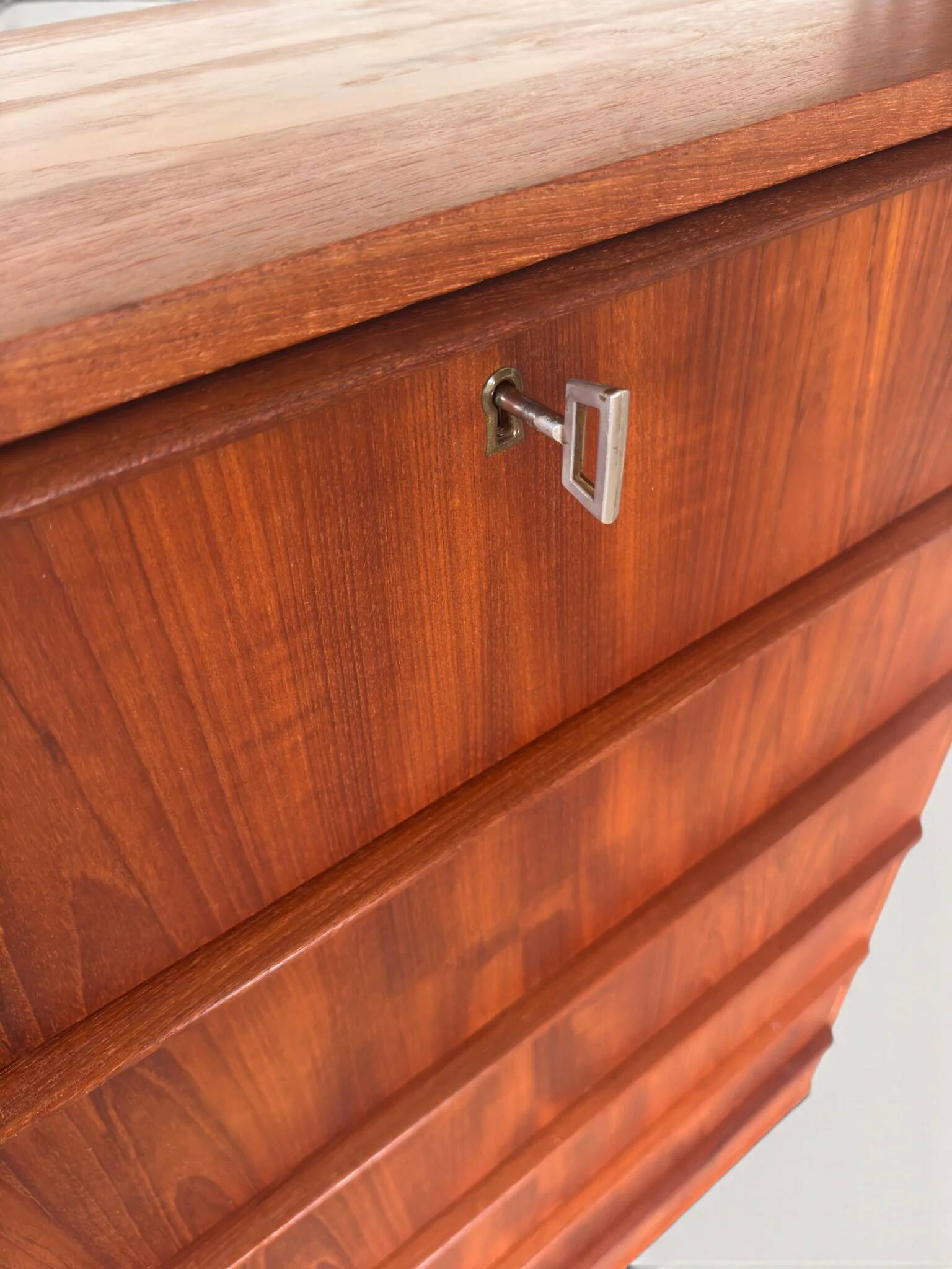 Chiffonnier « tallboy » vintage danois en teck avec 7 tiroirs
