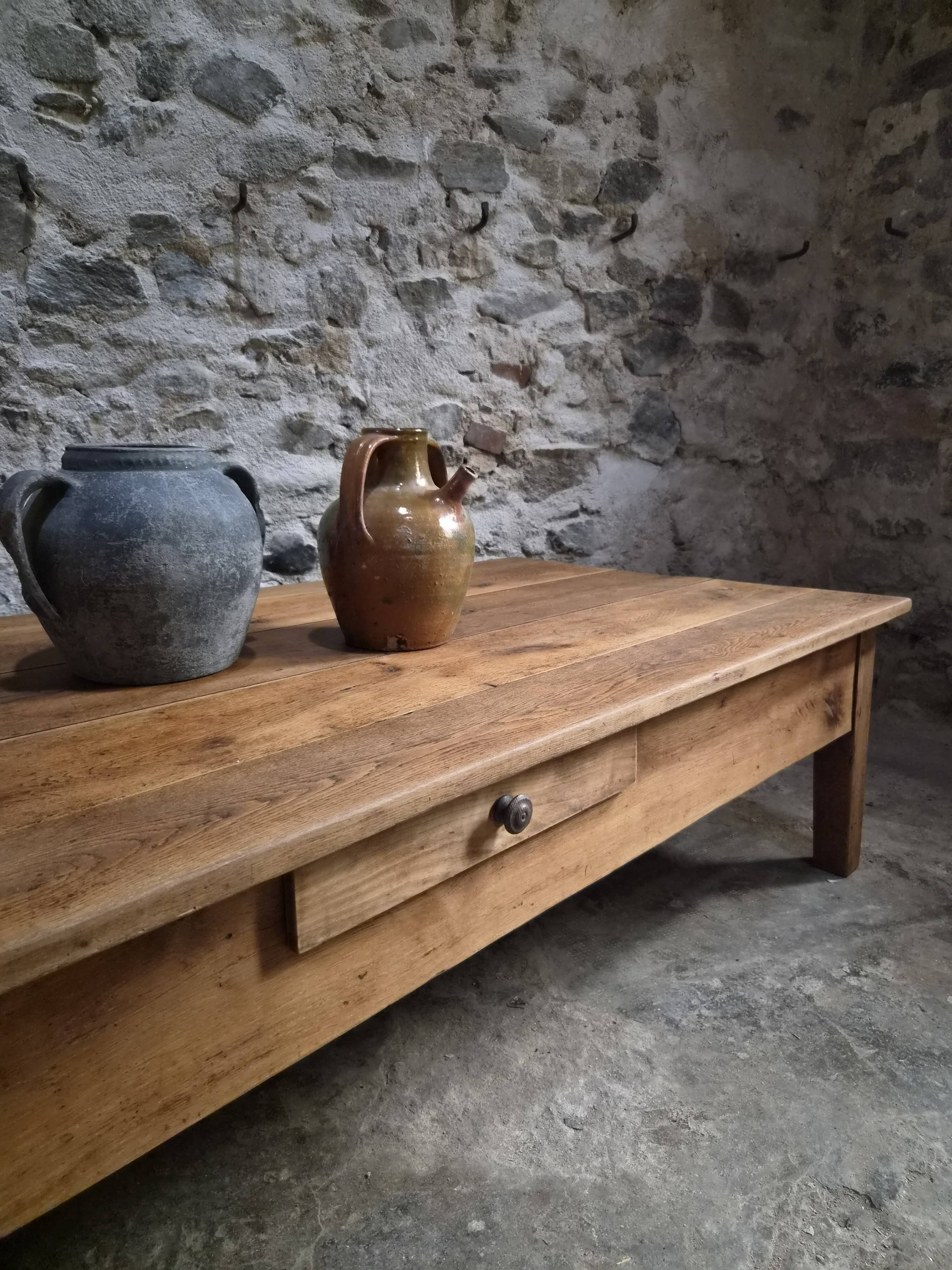Table basse ancienne en chêne français – Table XXL de ferme du XIXe siècle