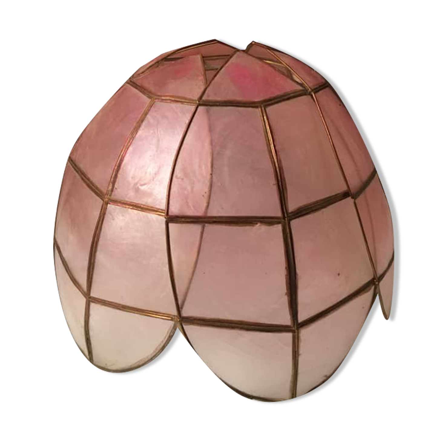 Lampshade in mother-of-pearl pink and brass