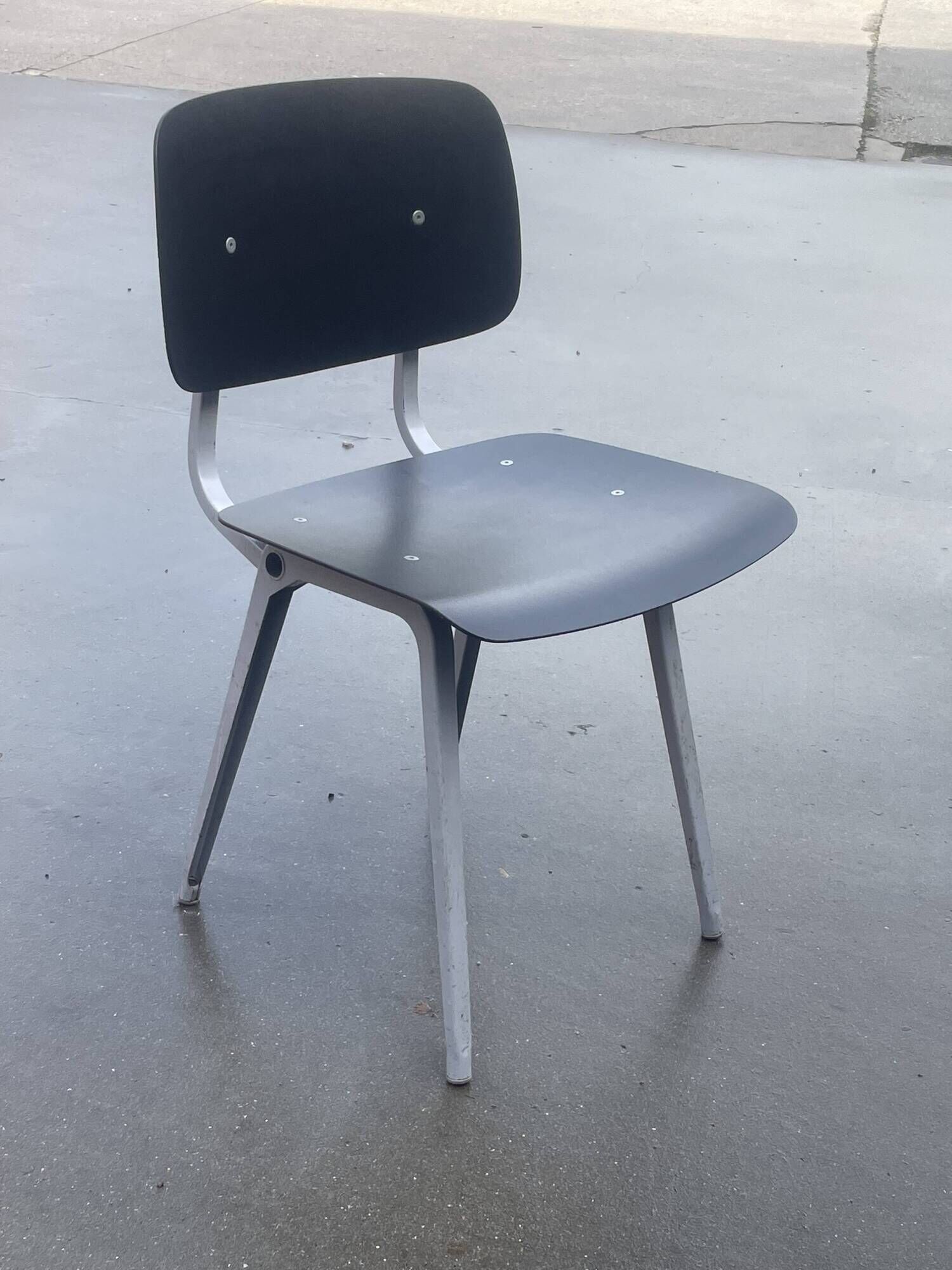 Chaise vintage Friso Kramer Revolt pour Ahrend de Cirkel 1960