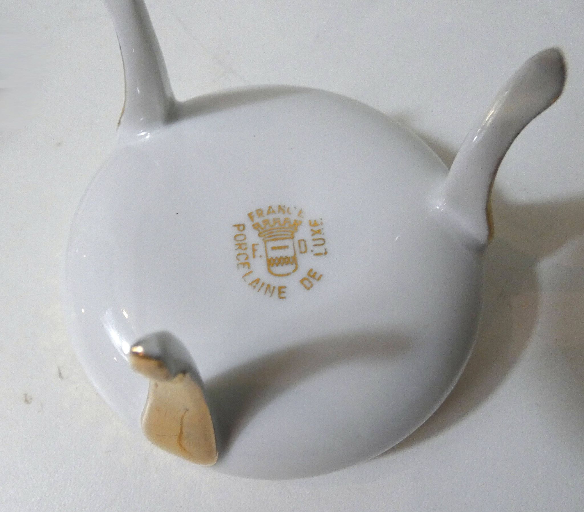 antique sweet jar in white and gold porcelain