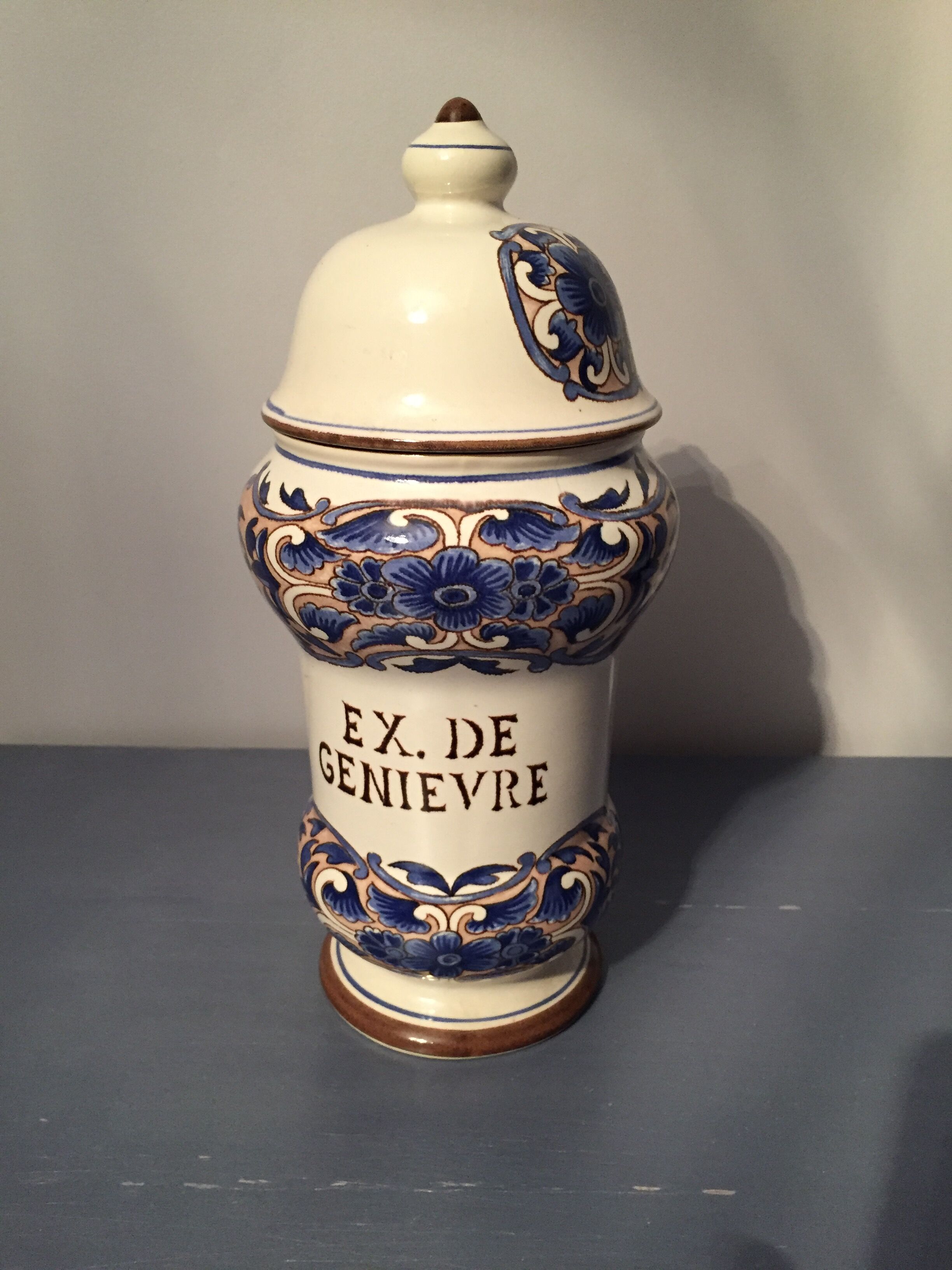 Saint Clement porcelain apothecary pot