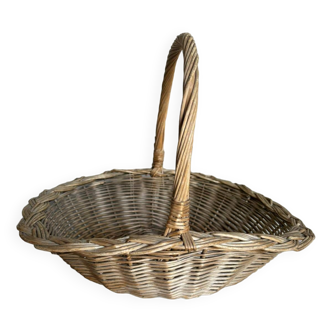 Light wicker basket