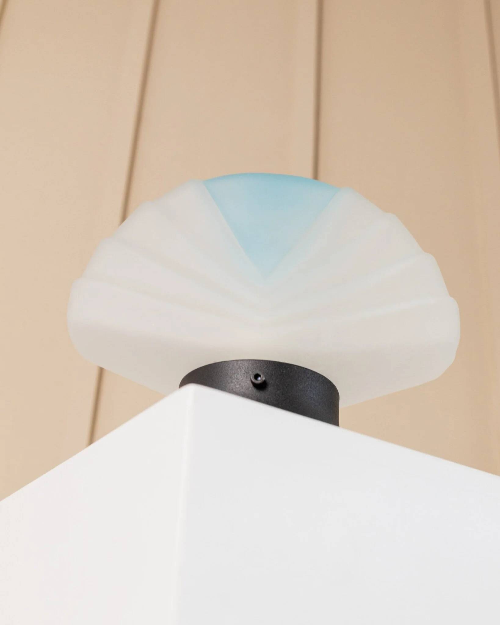 Murano Glass Shell Table Lamp in White with Blue Accent – Italian 1980s Vintage Space Age Design