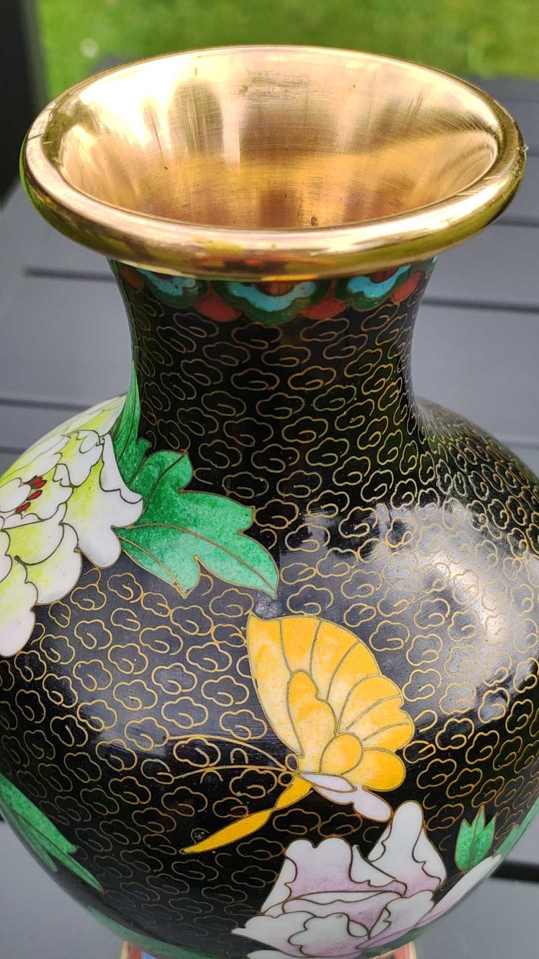 Asian handcrafted decorative vase in cloisonné enamels, neck outline & brass base