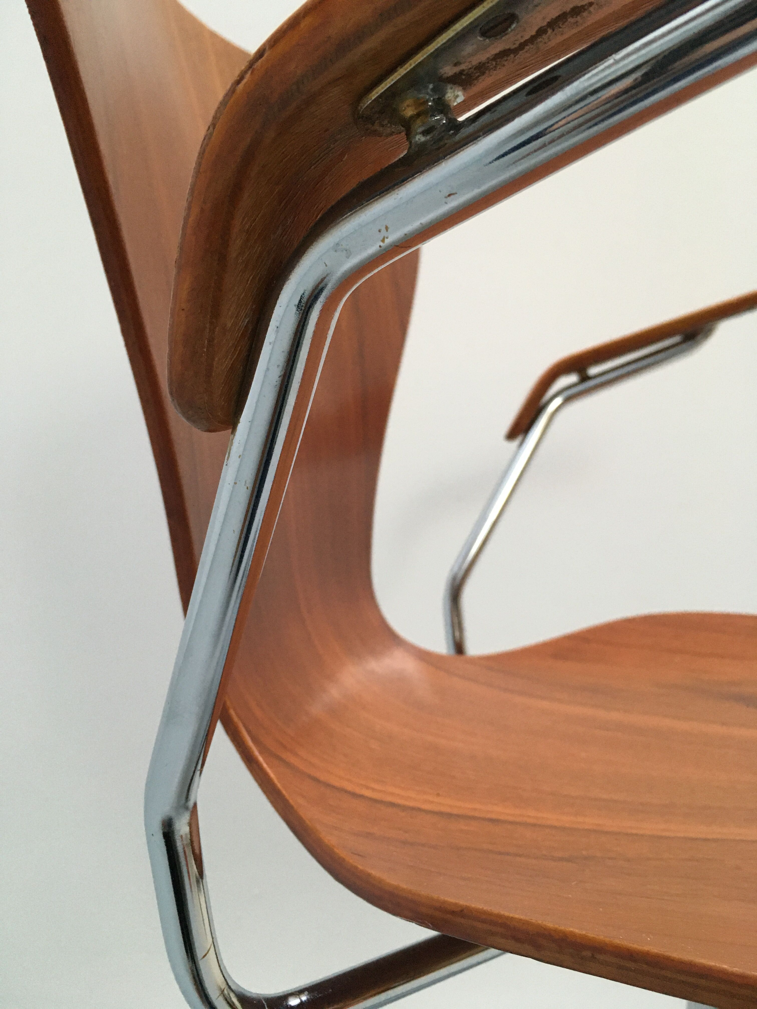 Arne Jacobsen Series 7 model 3217