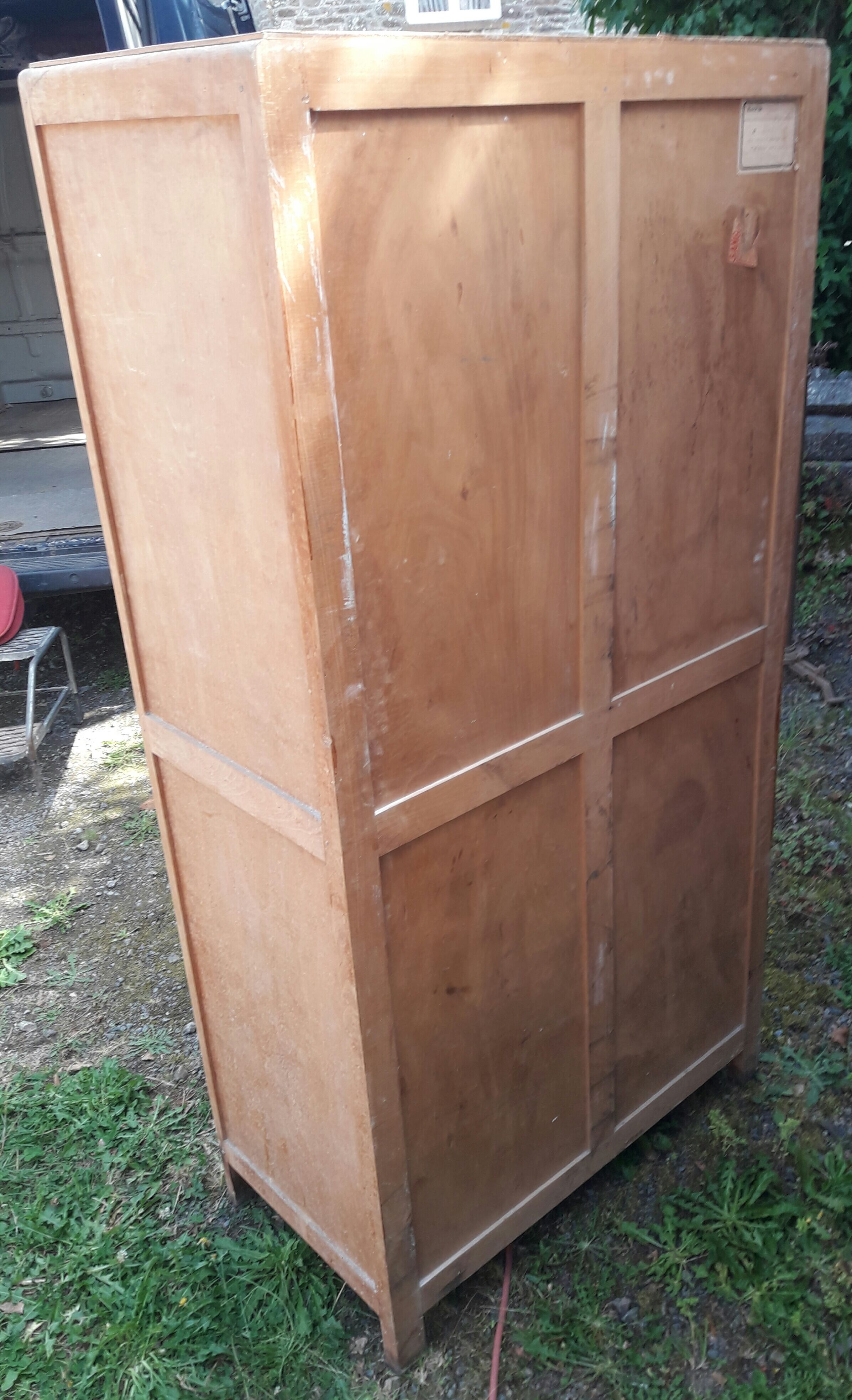 Vintage Parisian wardrobe to makeover