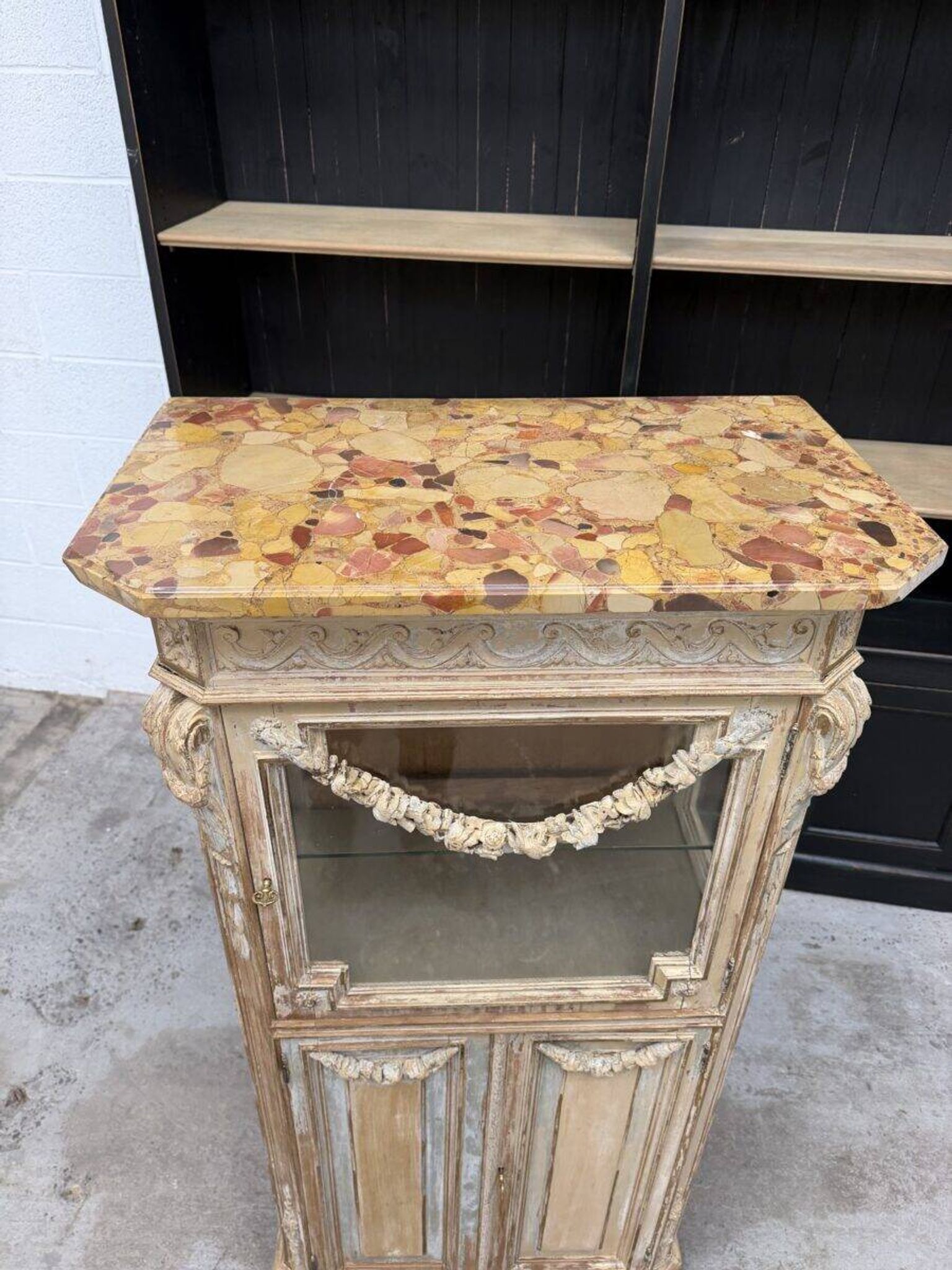 Louis XVI display cabinet from the early 20th century.