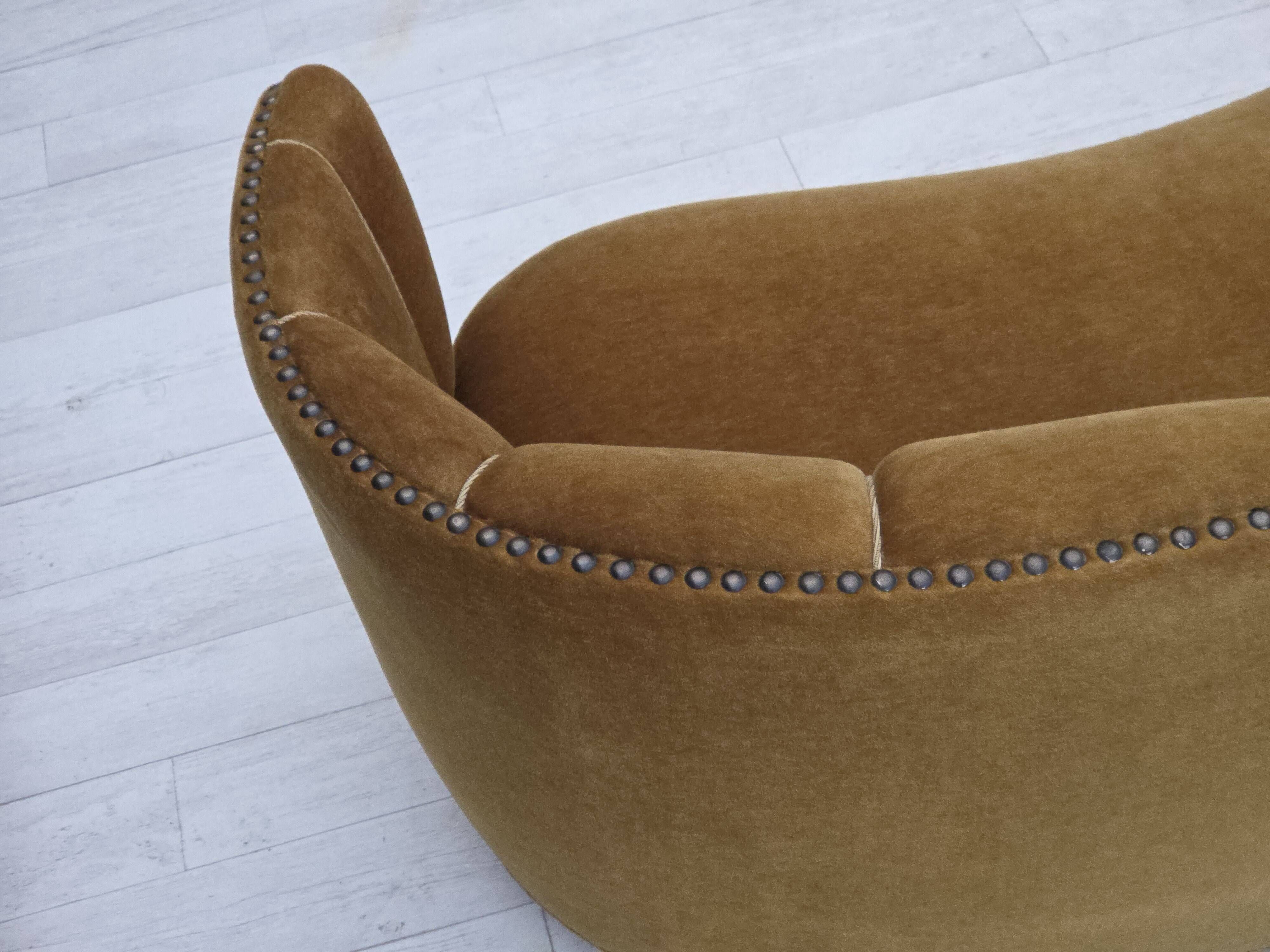 1960s, 2-seater Danish "Banan" sofa, original olive/green furniture velour.