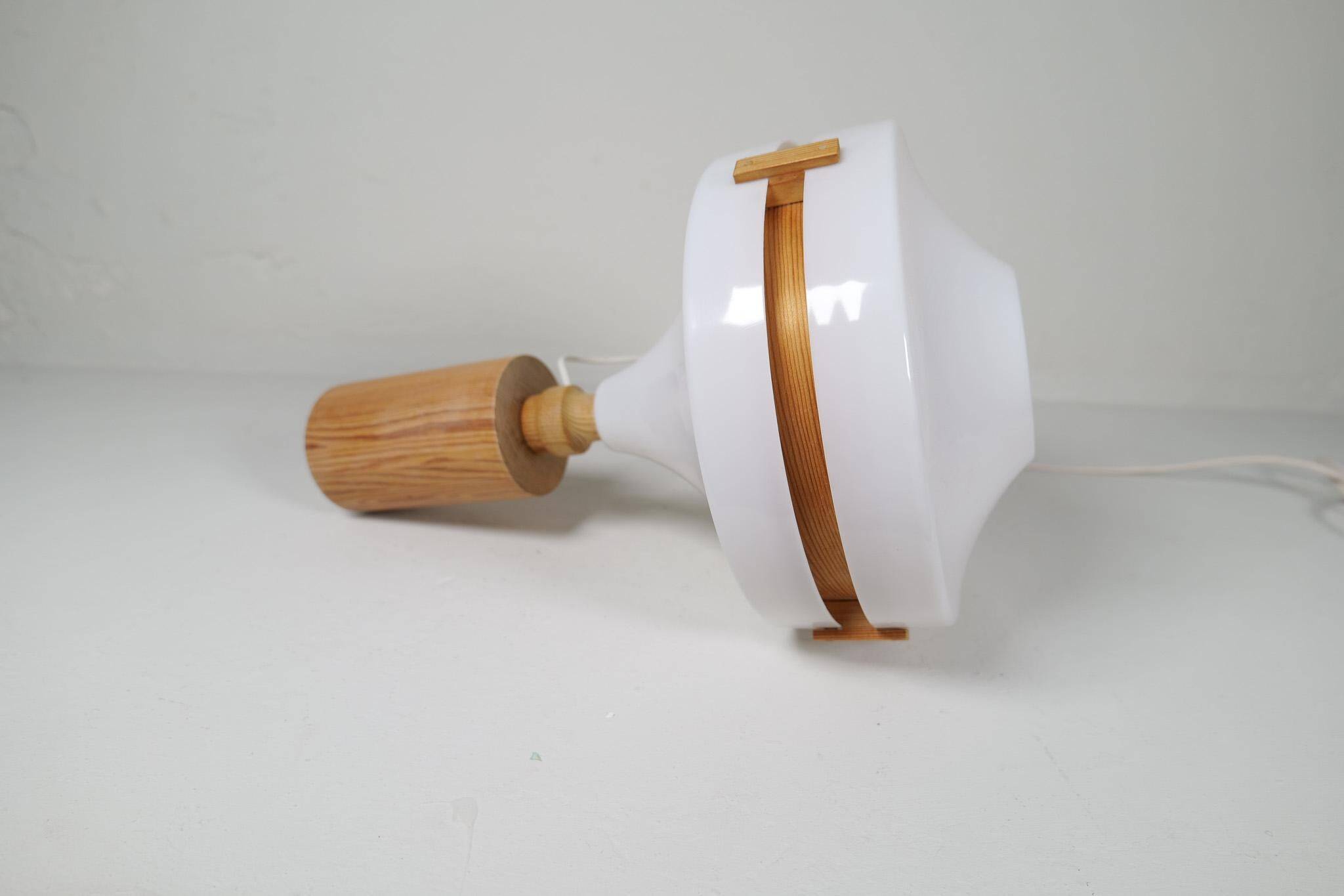 Mid-century modern table lamp in pine and acrylic, Sweden, 1970s