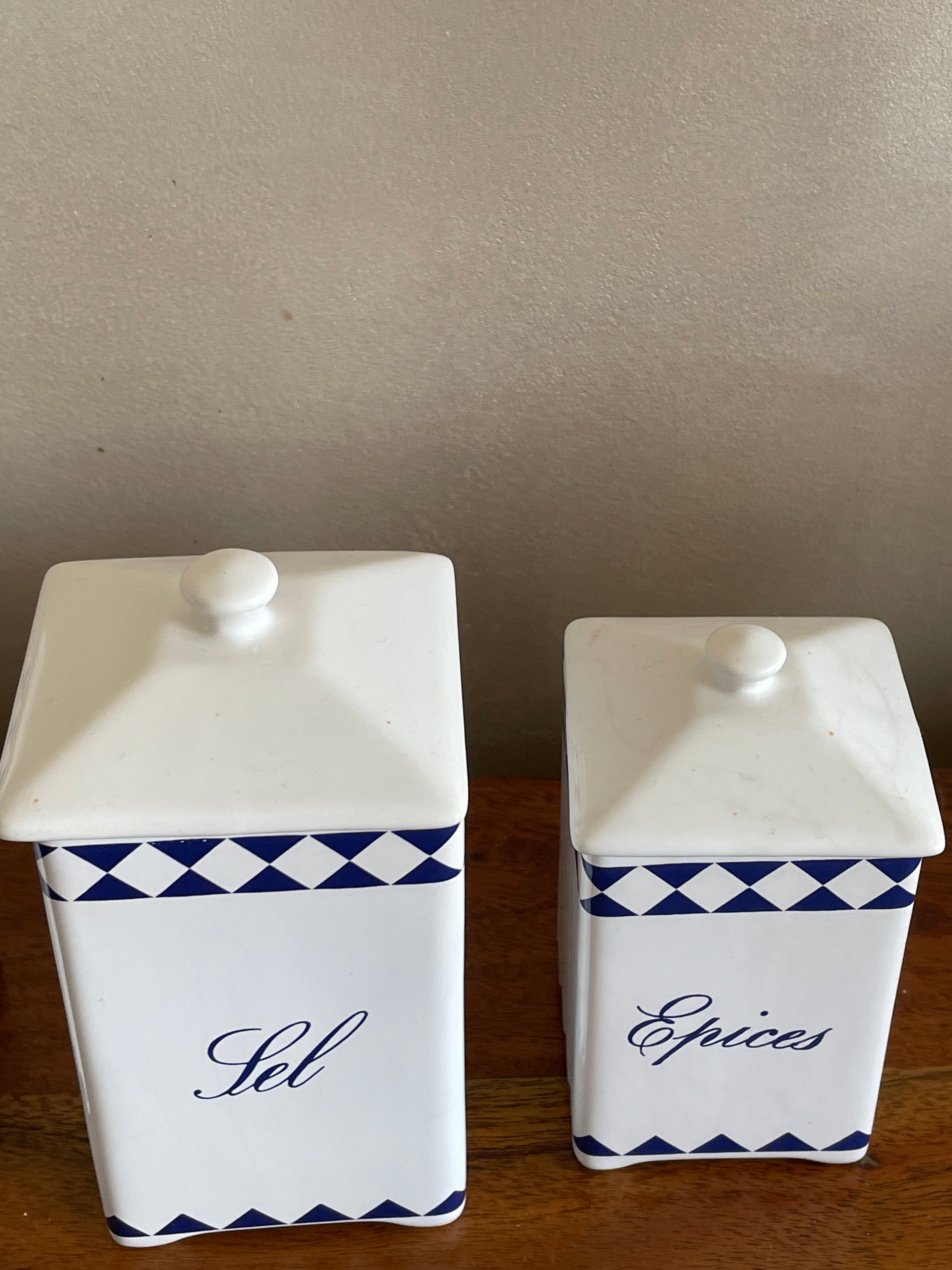 Series 3 boxes in earthenware with spice salt, coffee, spices