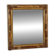 Miroir rectangulaire en bois doré à décor en relief de fleurs.