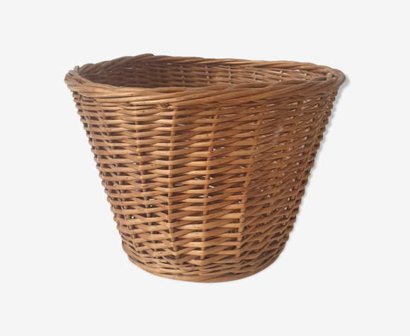 Panier en rotin ancien