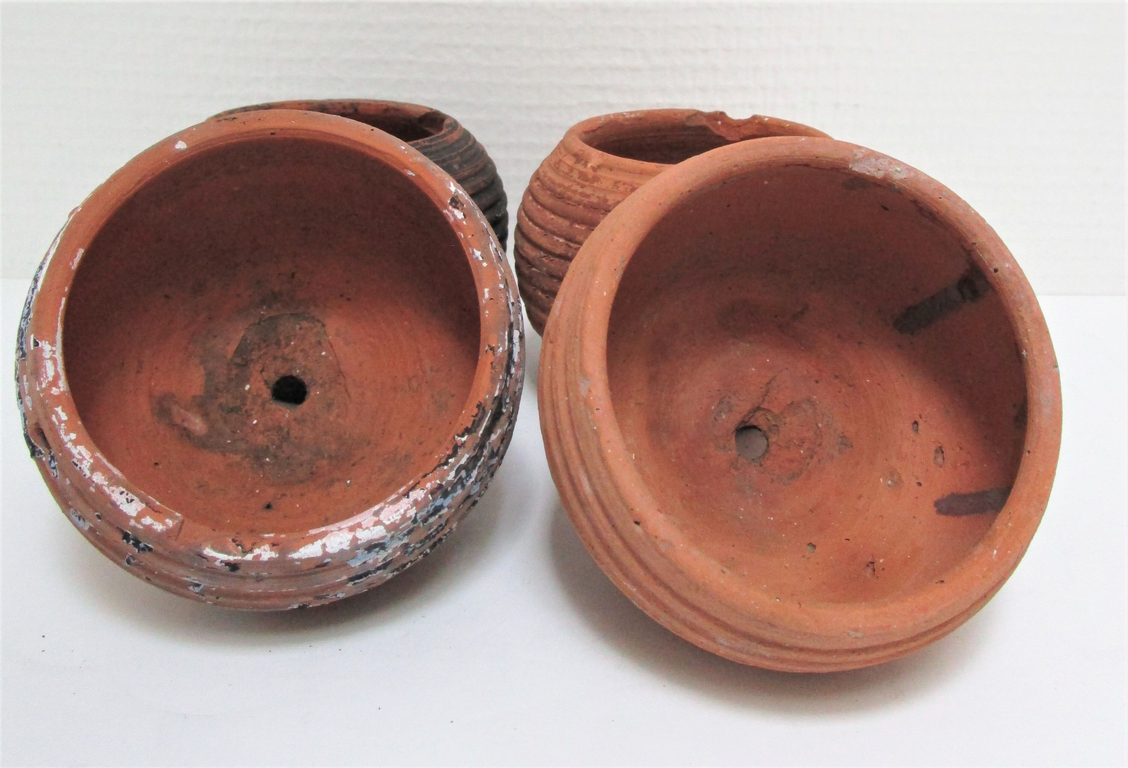 Five pots terracotta patina vintage