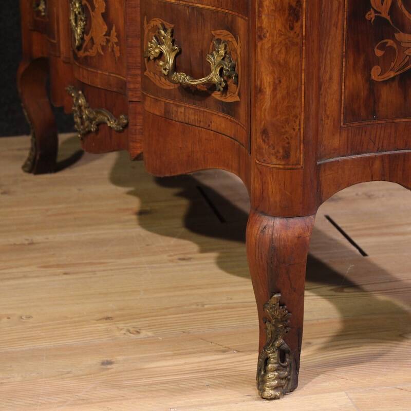 Commode en marqueterie française de style Louis XV du 20e siècle