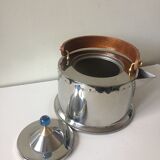 Théière kettle conçue par le designer danois carsten jorgensen en 1986