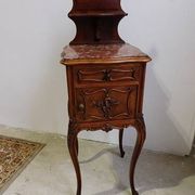 Chevet rocaille en noyer