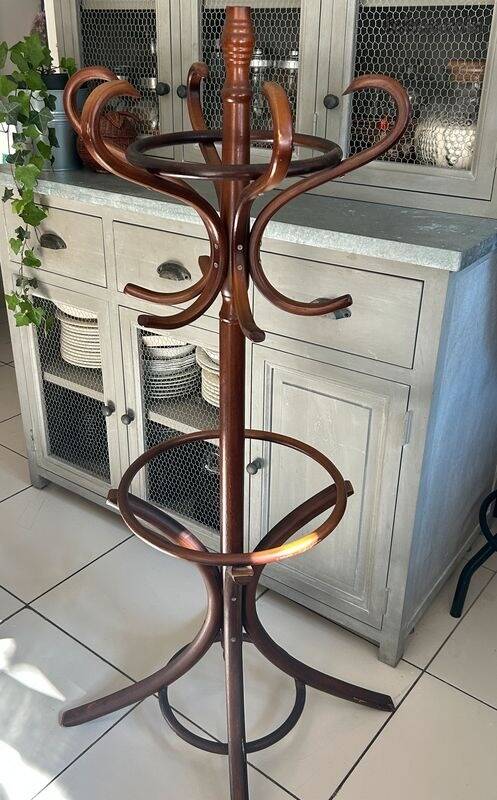Curved wooden parrot coat rack with a swivelling head - Thonet style