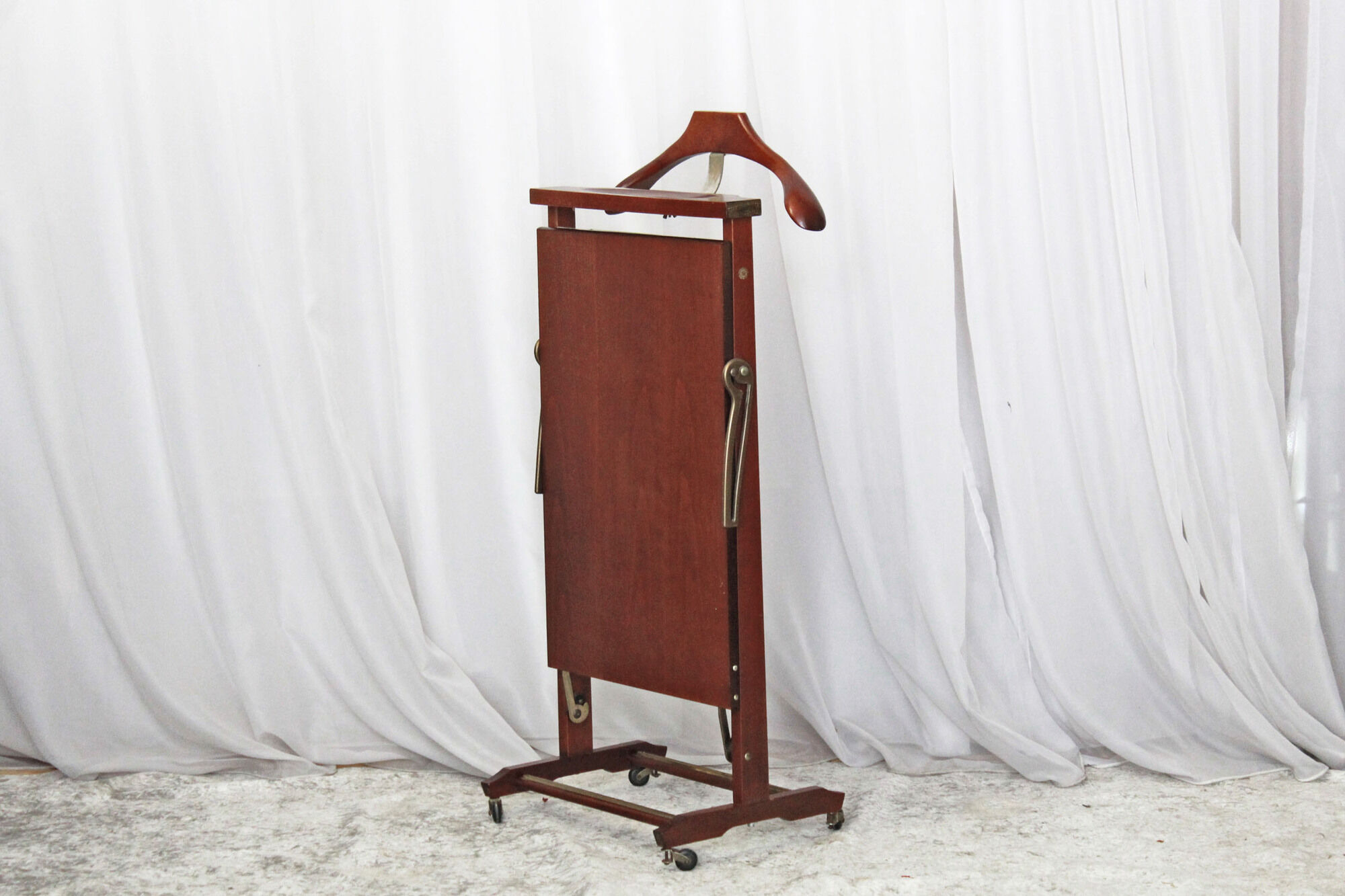Valet stand par Fratelli Reguitti conception Ico Parisi années 1960