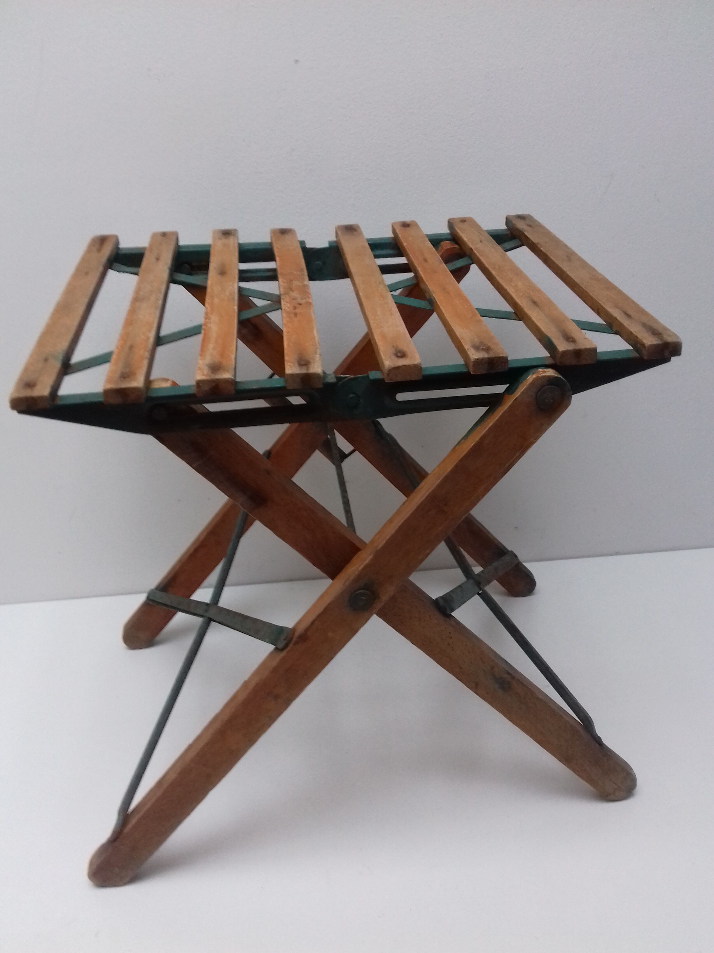Wooden folding stool "eureka"
