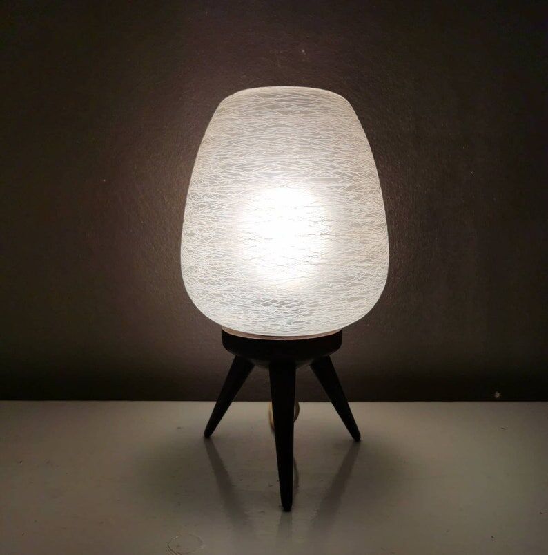 Danish vintage wooden tripod table lamp, 1970