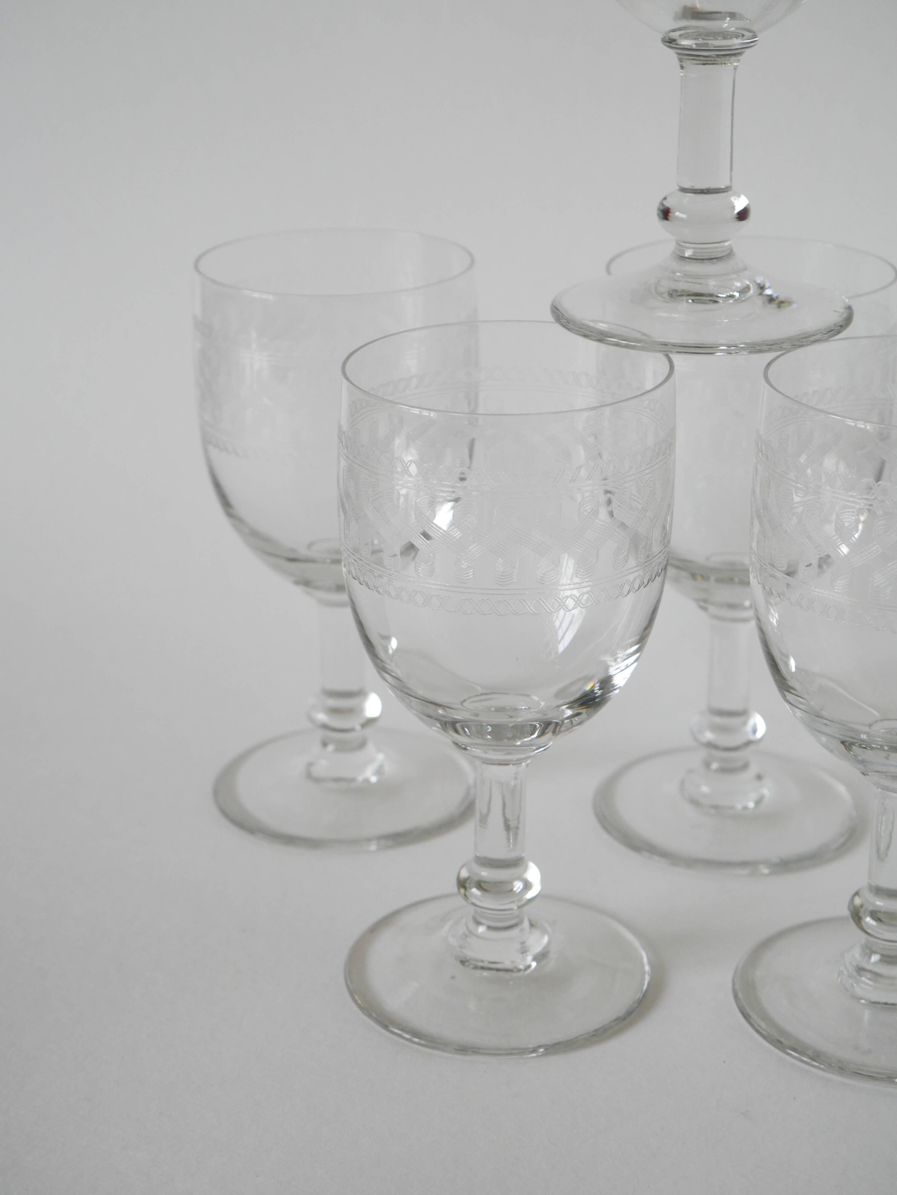 Set of 9 old wine glasses engraved in blown glass, early 20th century