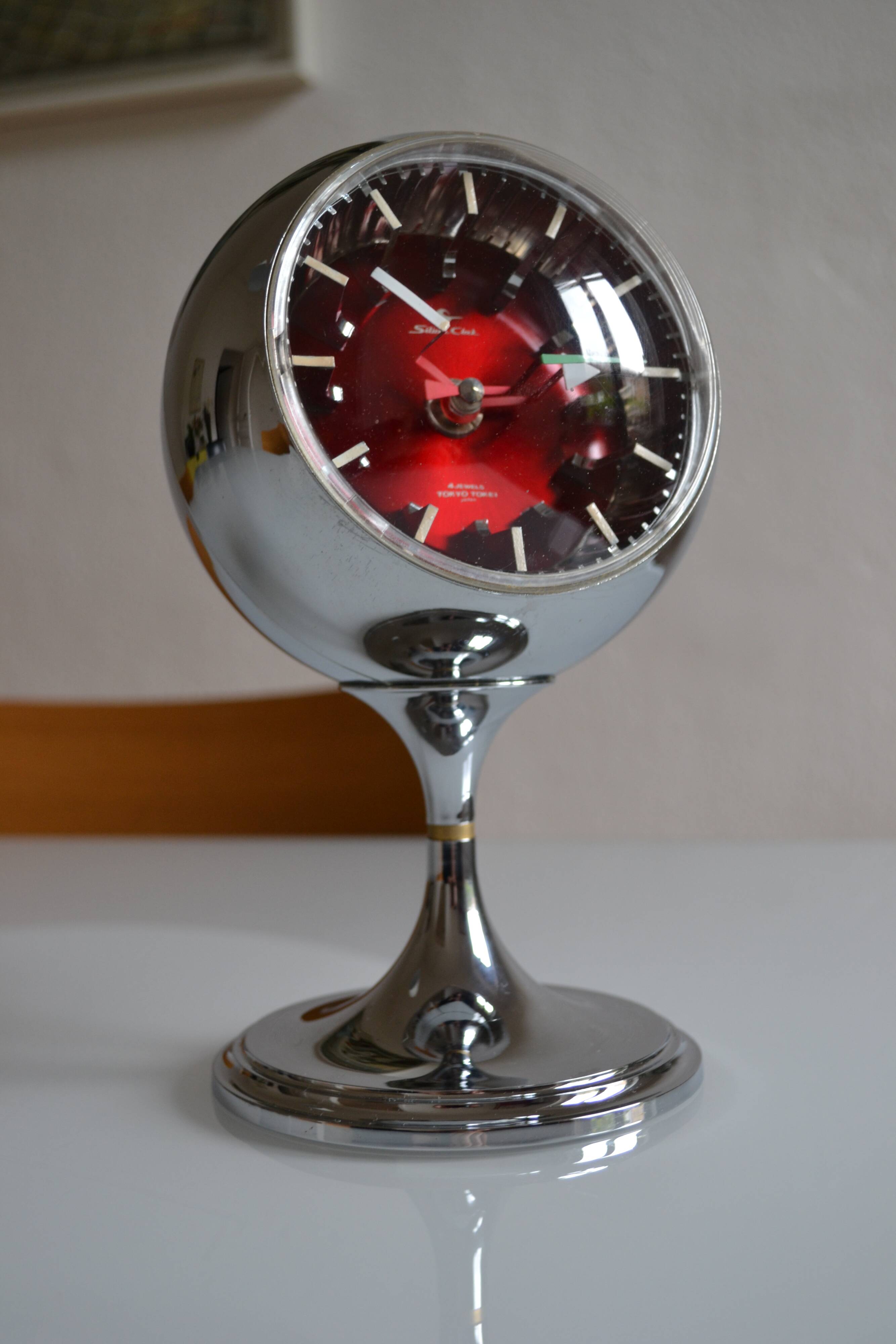 Tokyo Tokei 4 jewels vintage space age japan clock 1970 tulip foot