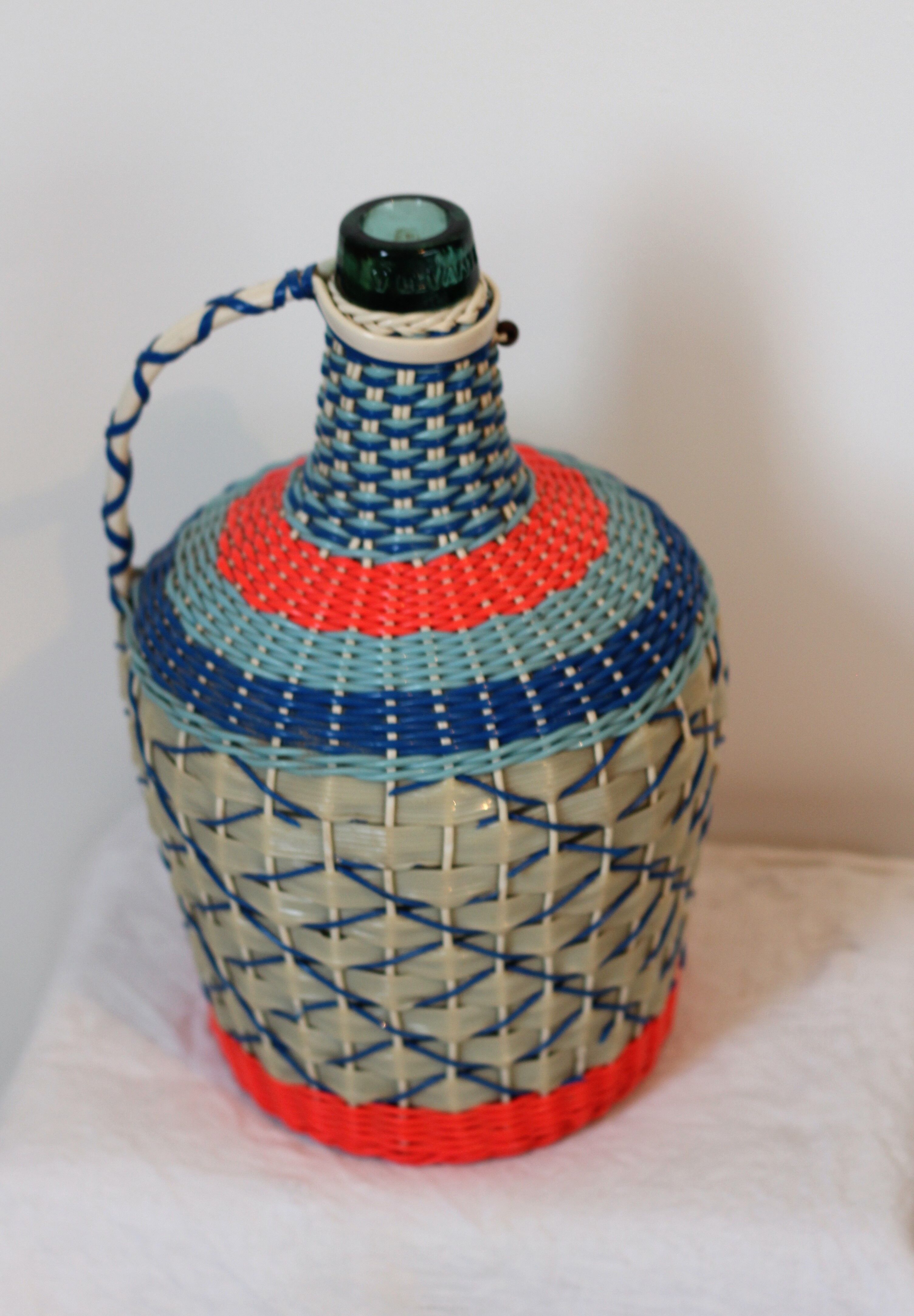 Scoubidou demijohn