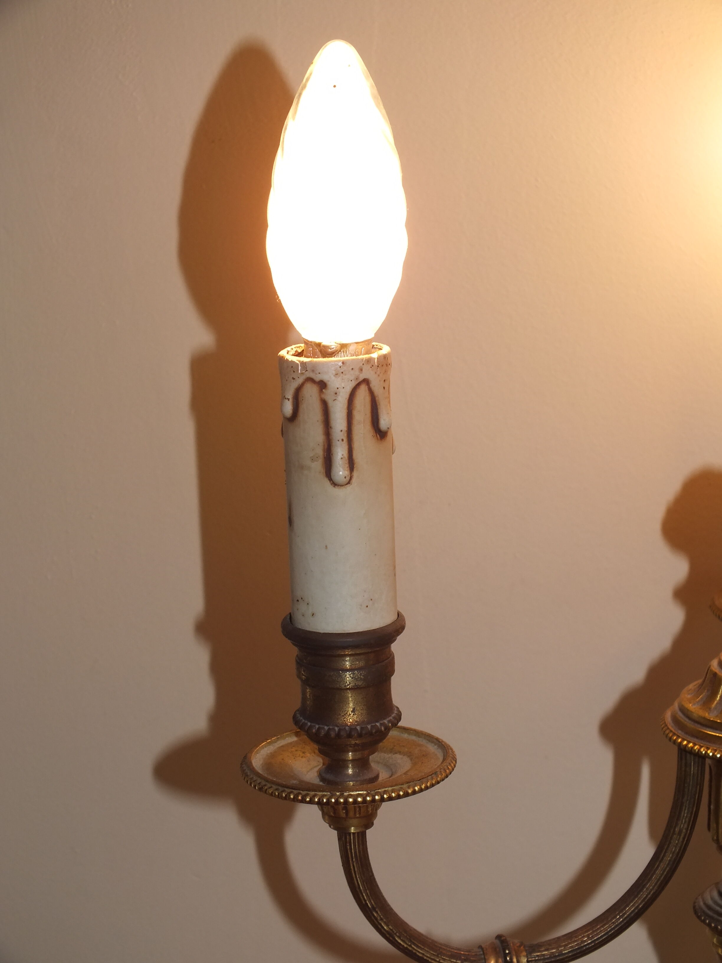 Lampe de style Louis XVI en bronze à 3 bras de lumière