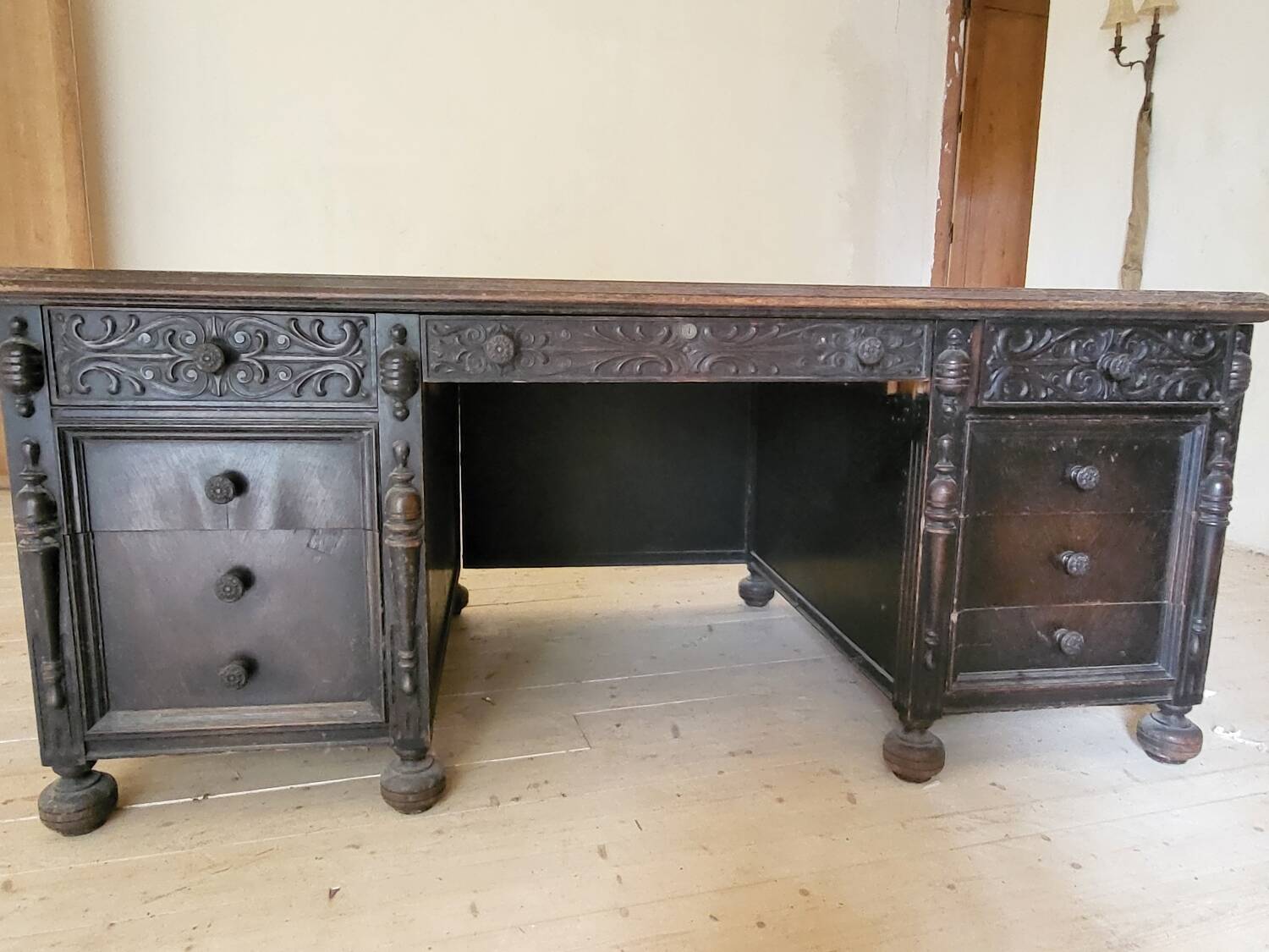 Important antique American desk in carved wood – circa 1900 –