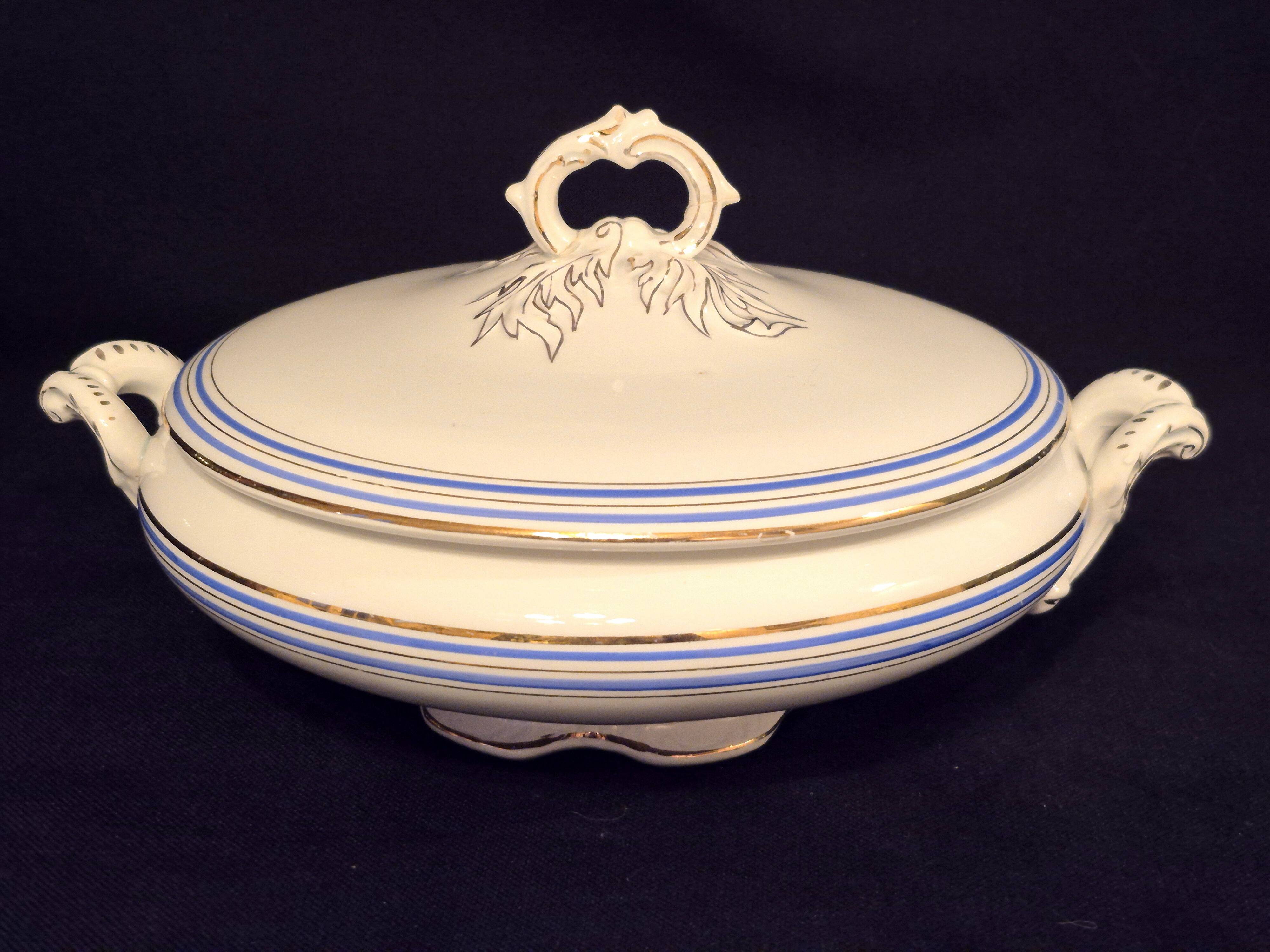 Vegetable dish or soup tureen in Onnaing earthenware A524