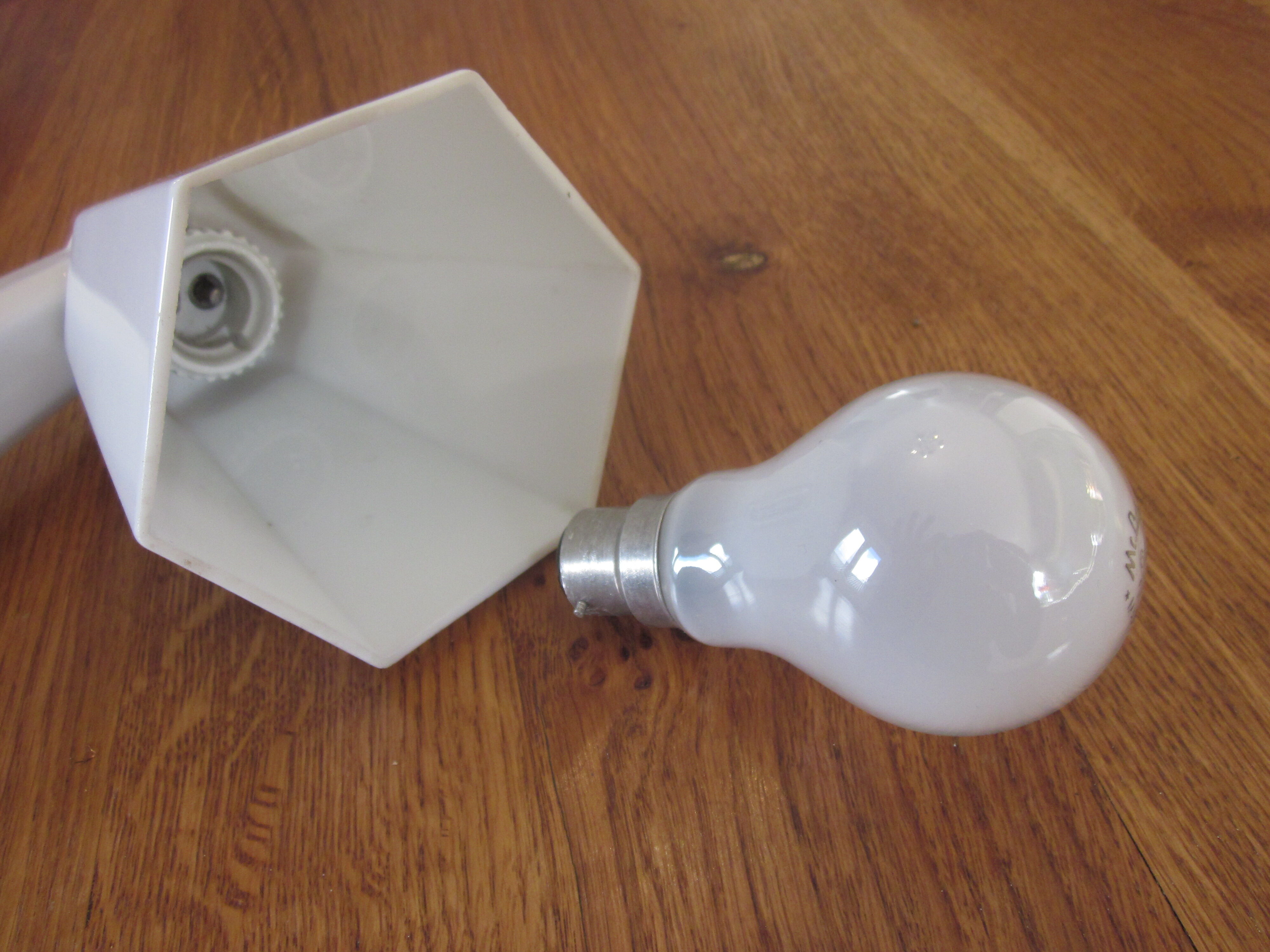 Bathroom wall lamp from the years 1930