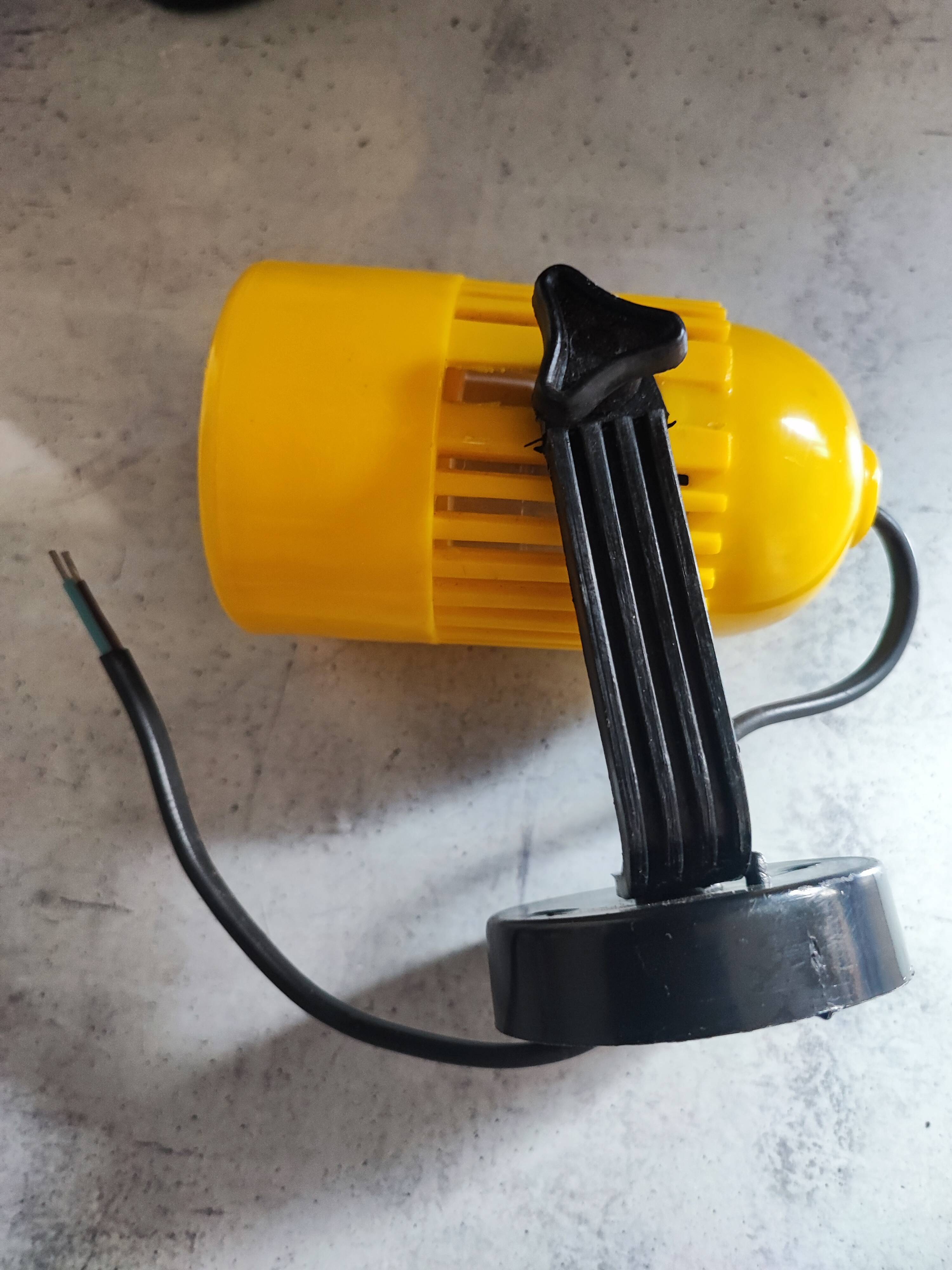 Vintage stilplast wall lamp pair