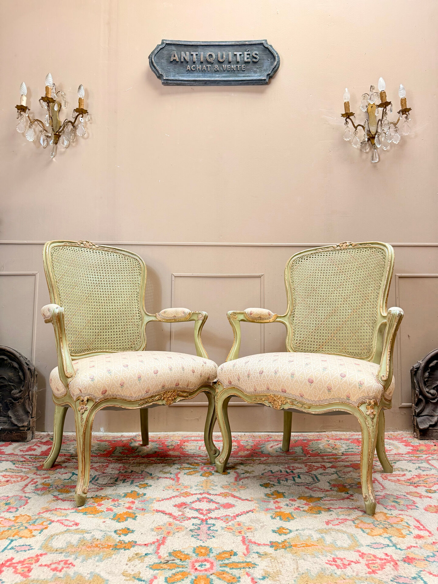 PAIRE DE FAUTEUILS EN BOIS LAQUÉ DE STYLE LOUIS XV XIX EME SIÈCLE  