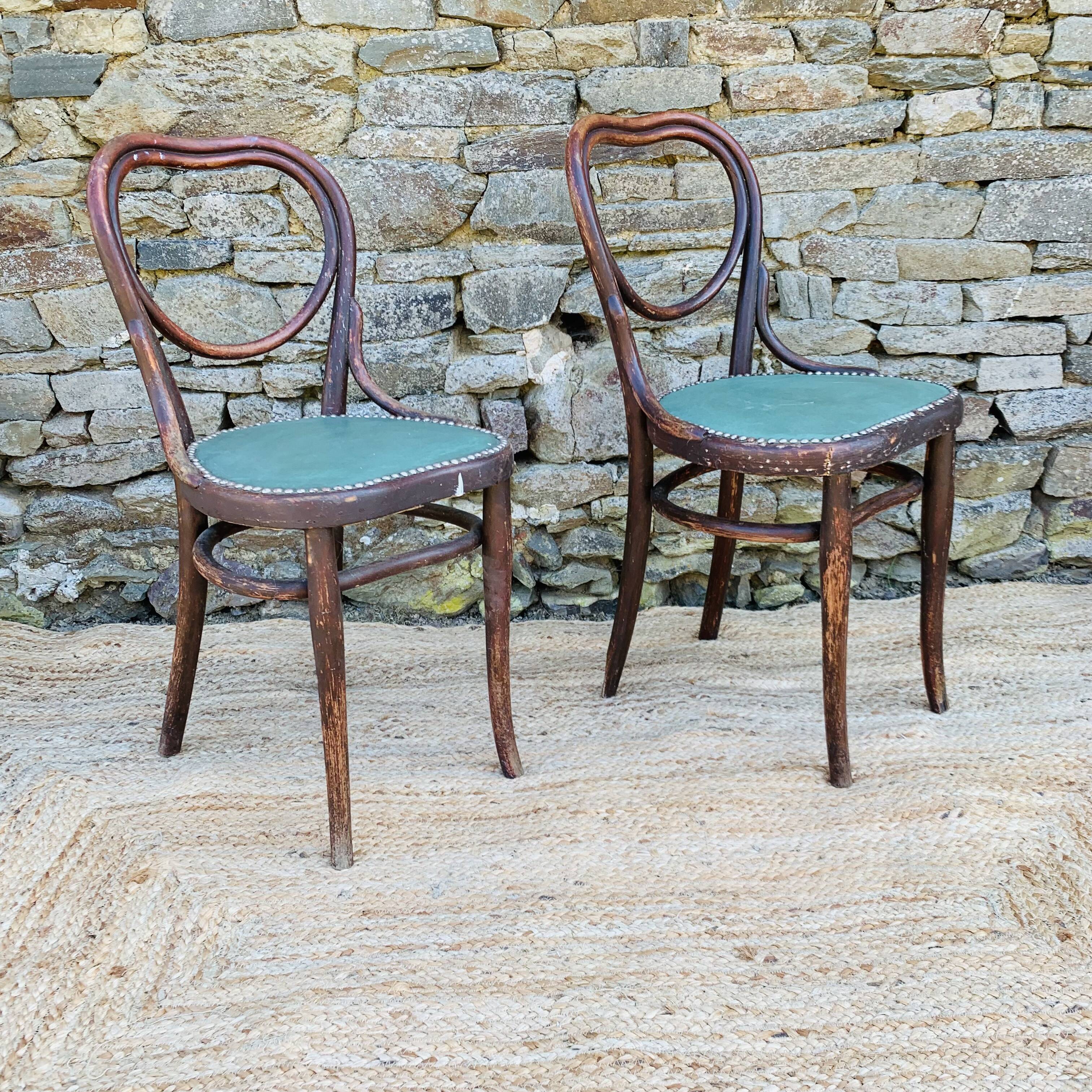 Pair of chairs Thonet n°28 model heart late nineteenth