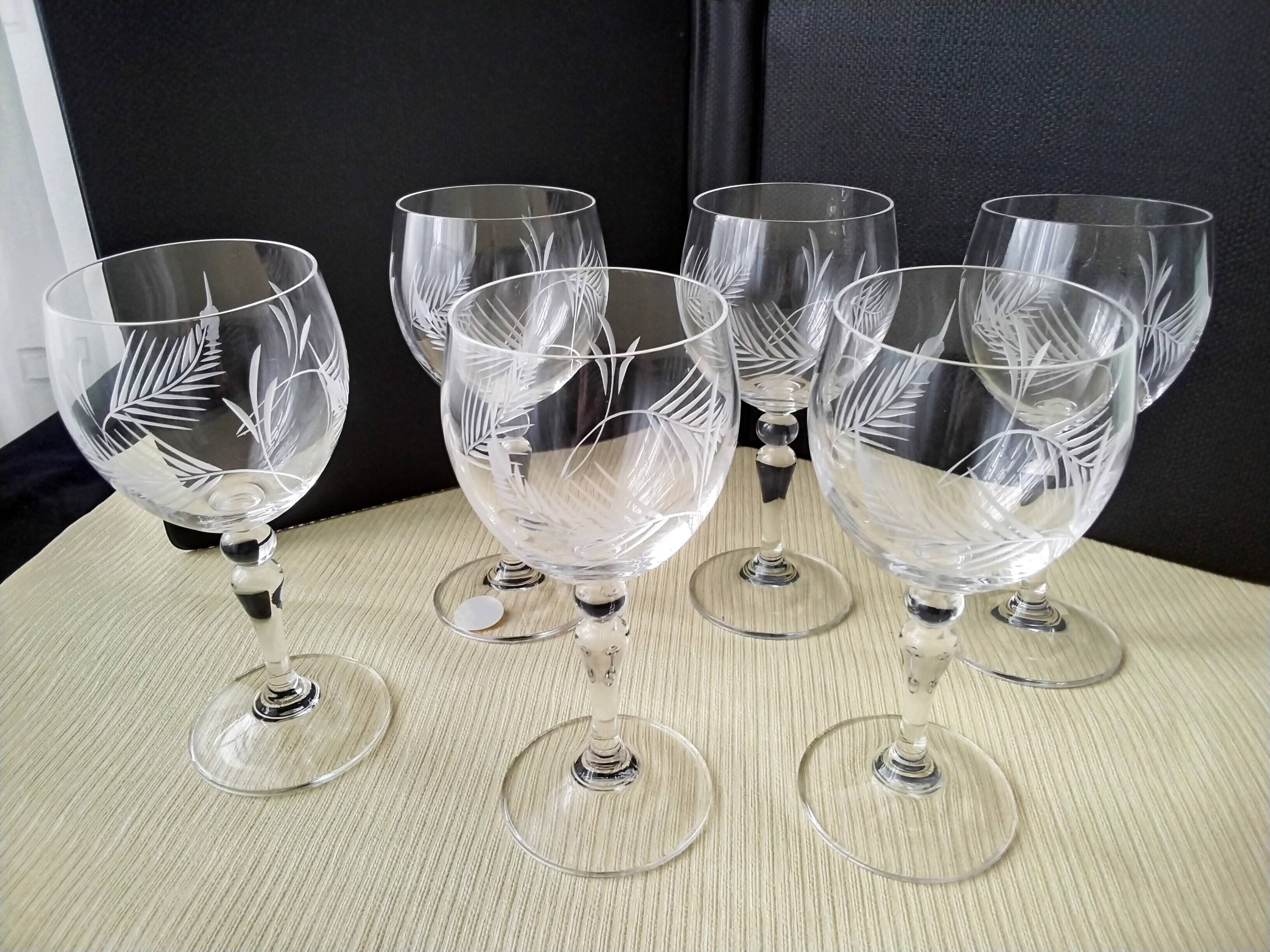 6 crystal wine glasses with a frosted design