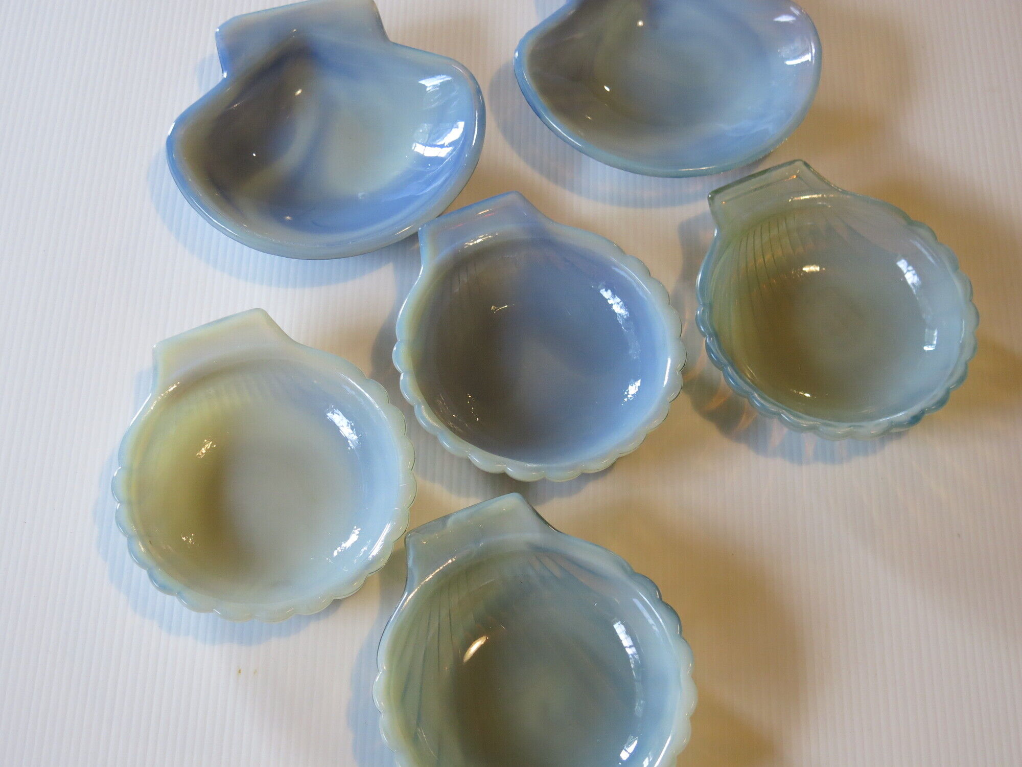 6 dishes with scallops in opaline from Arcopal in very good condition