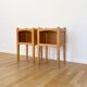 Paire de chevets en bois clair