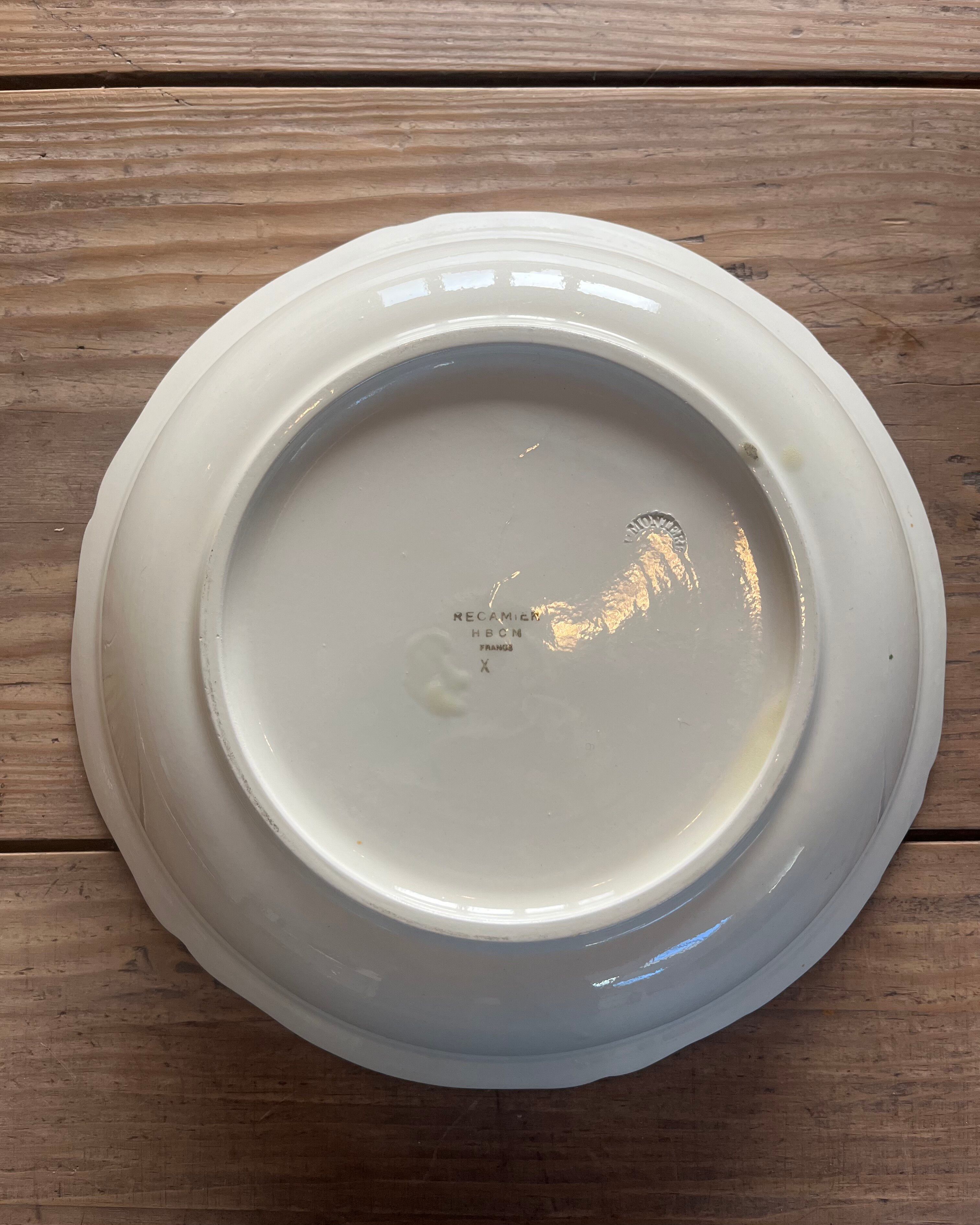 Plat rond creux en terre de fer HBCM
