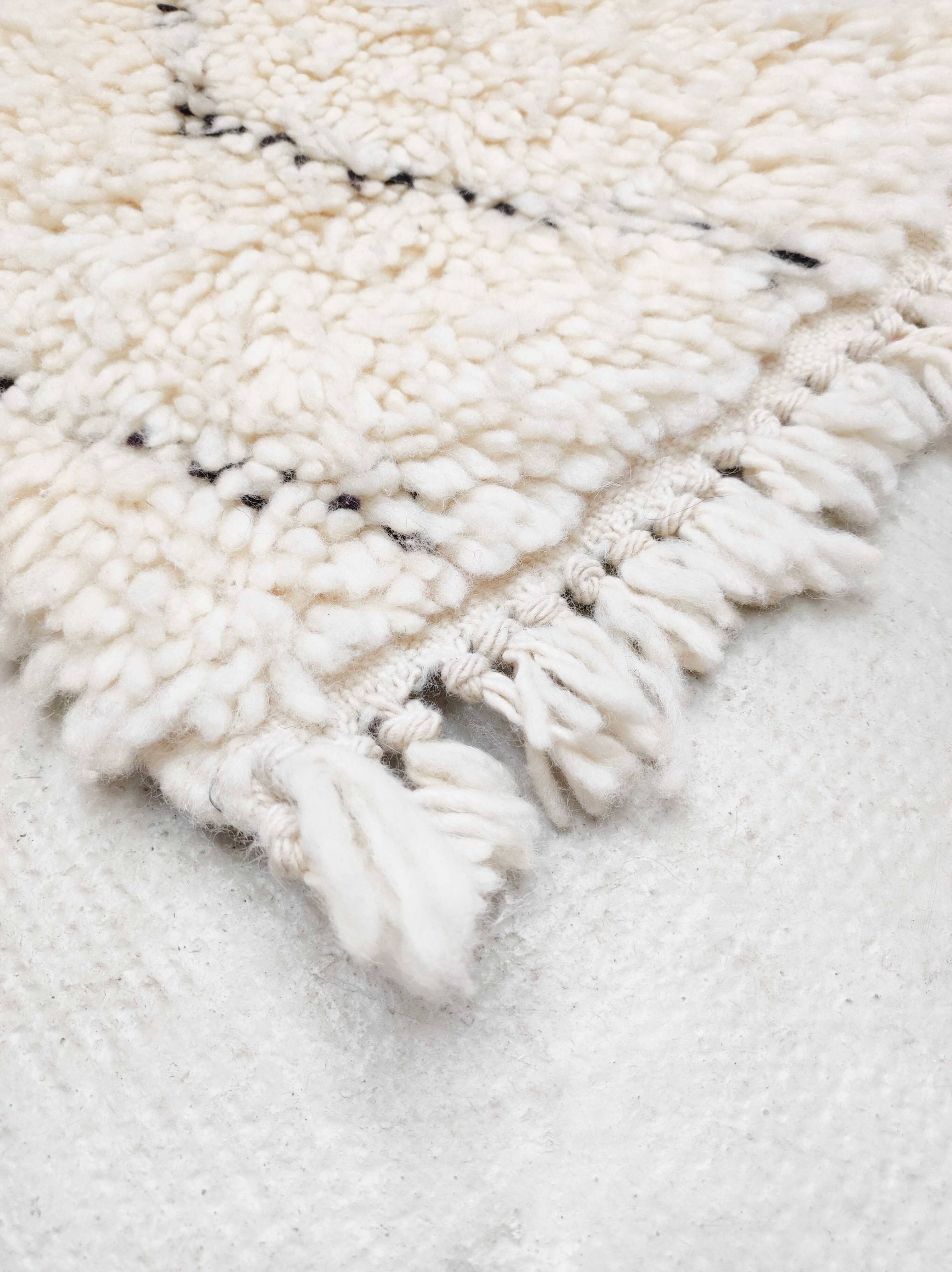 Moroccan Berber carpet Marmoucha with black zigzags 1.48x1.10m