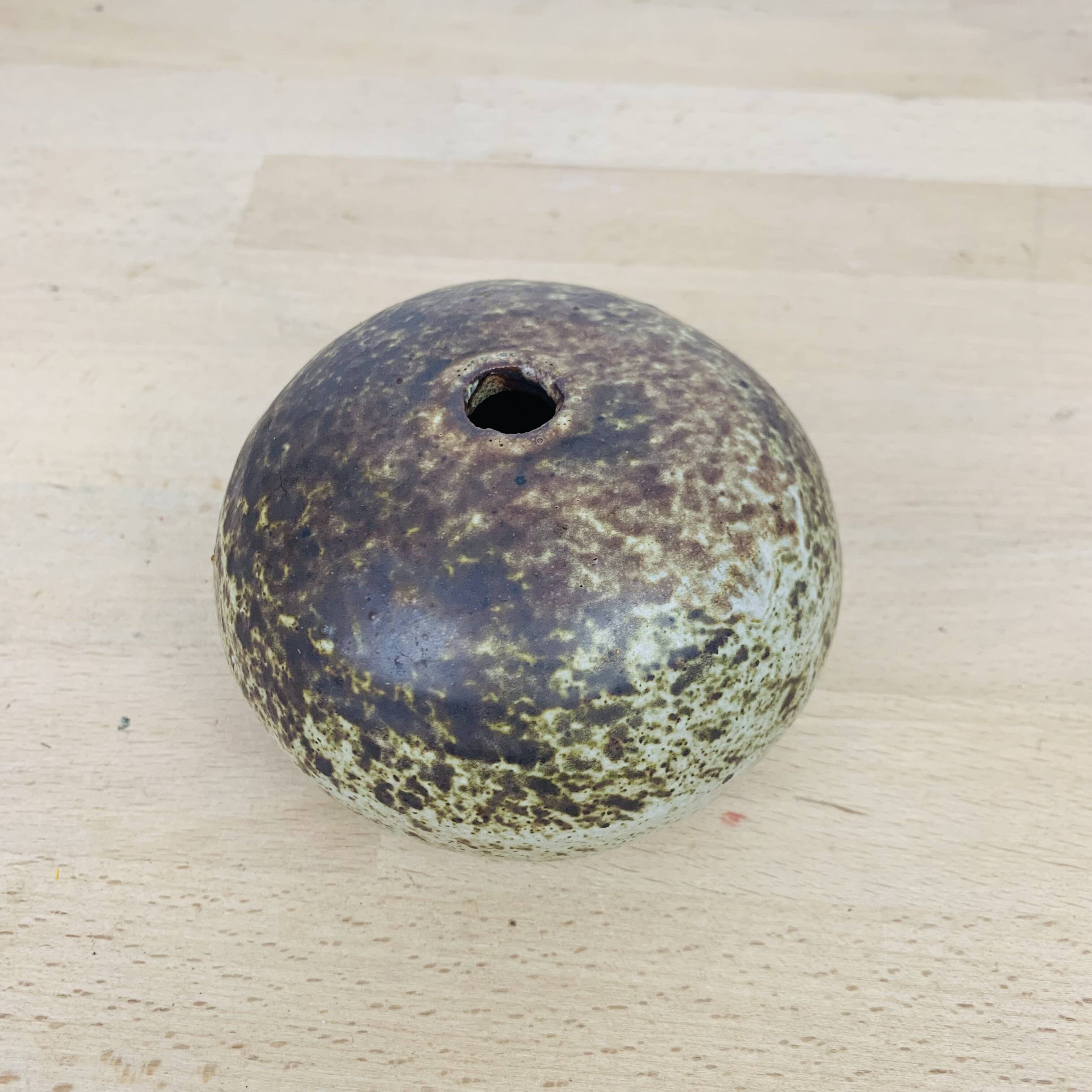 Soliflore pyrite sandstone ball vase