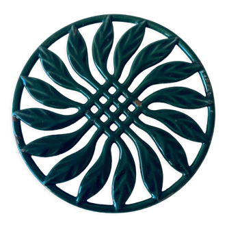 Enamelled cast iron trivets