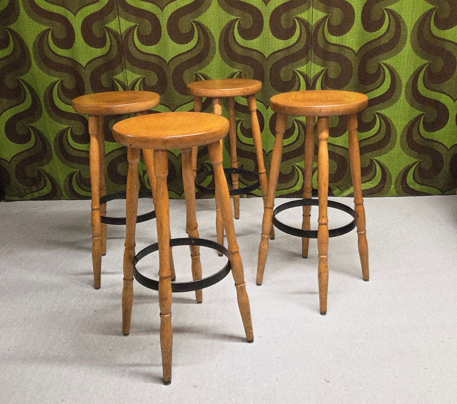 Set of 4 bar stools